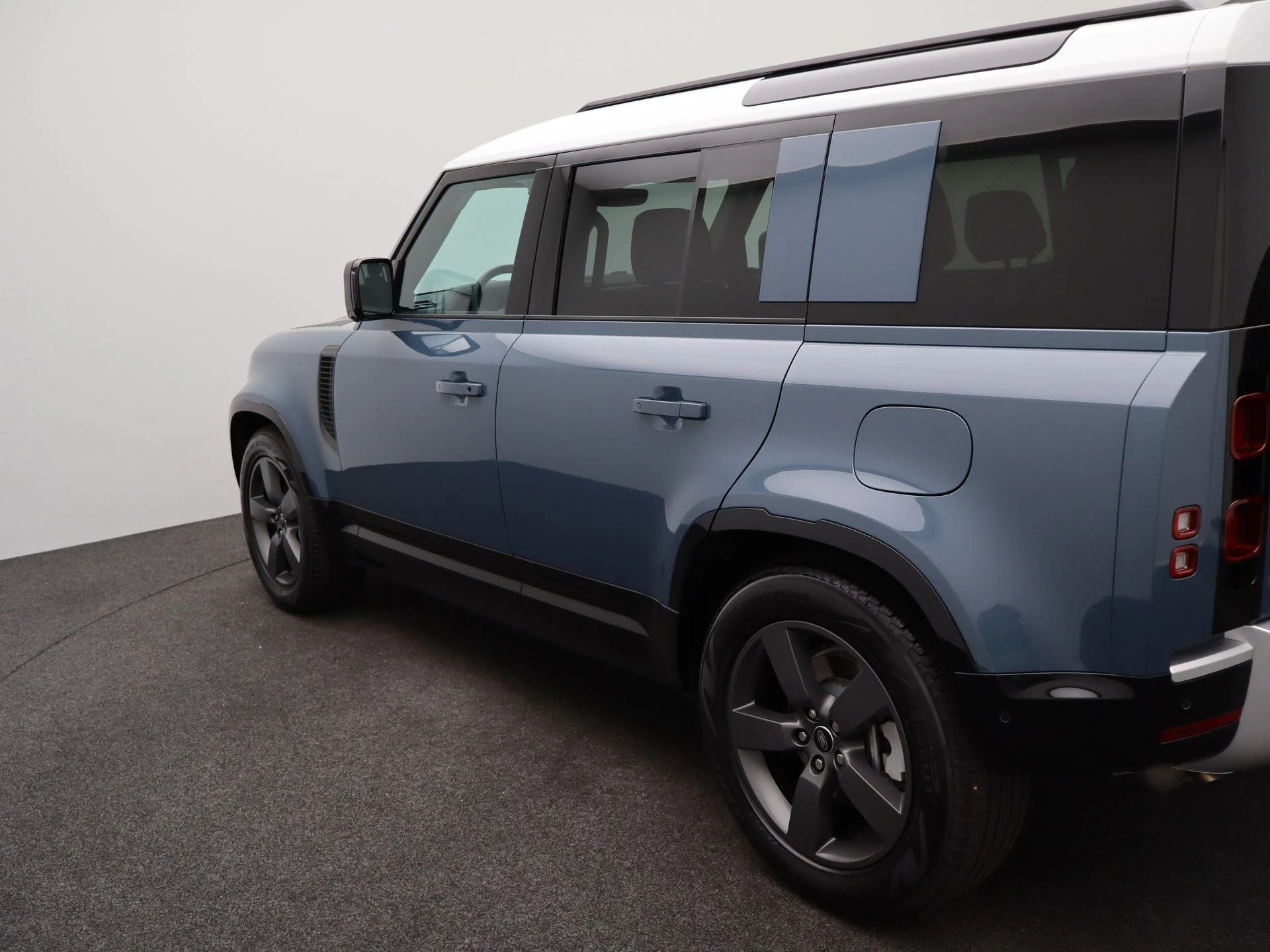 Land Rover-Defender-image-39