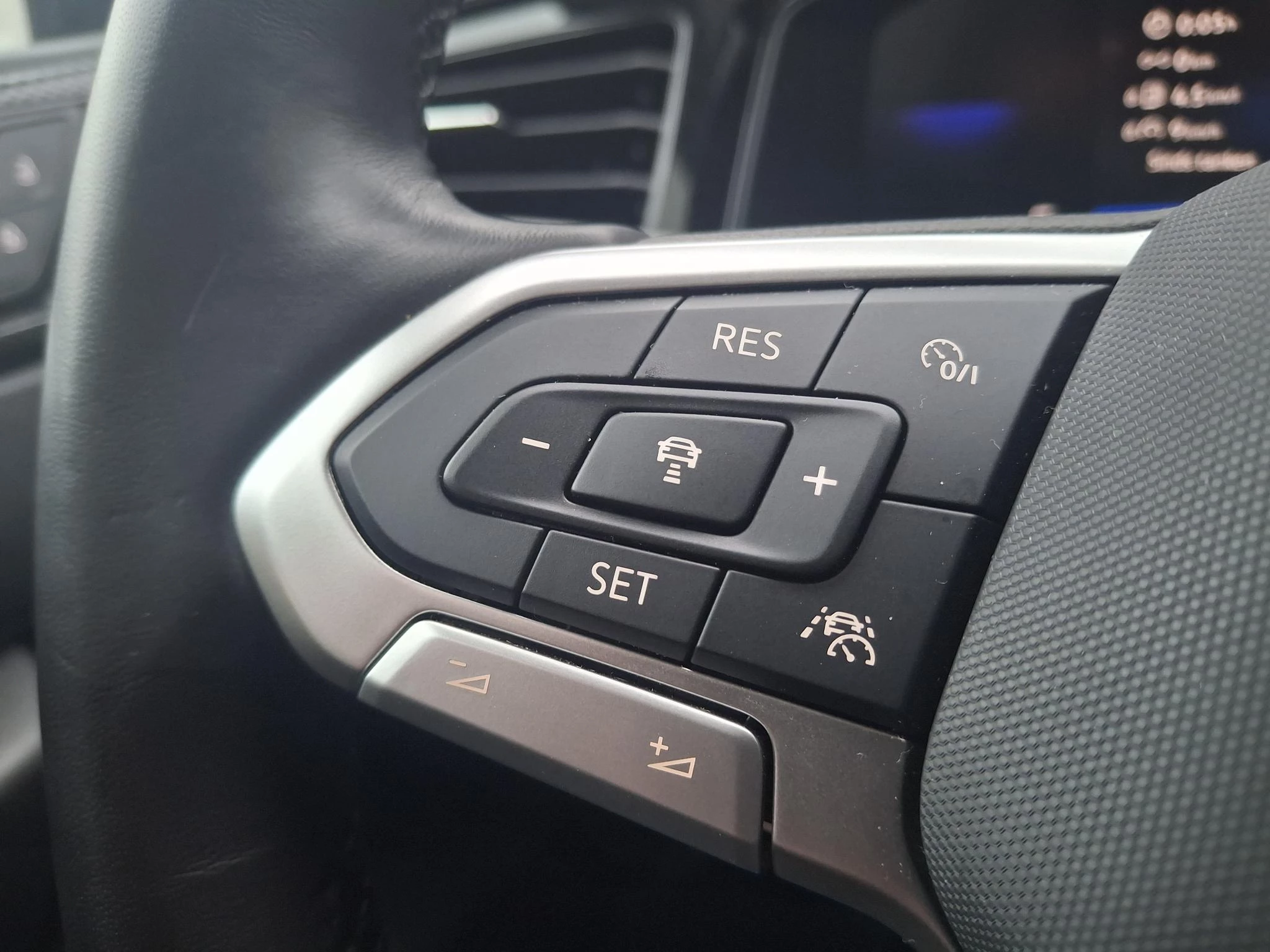 Volkswagen-Polo-image-8