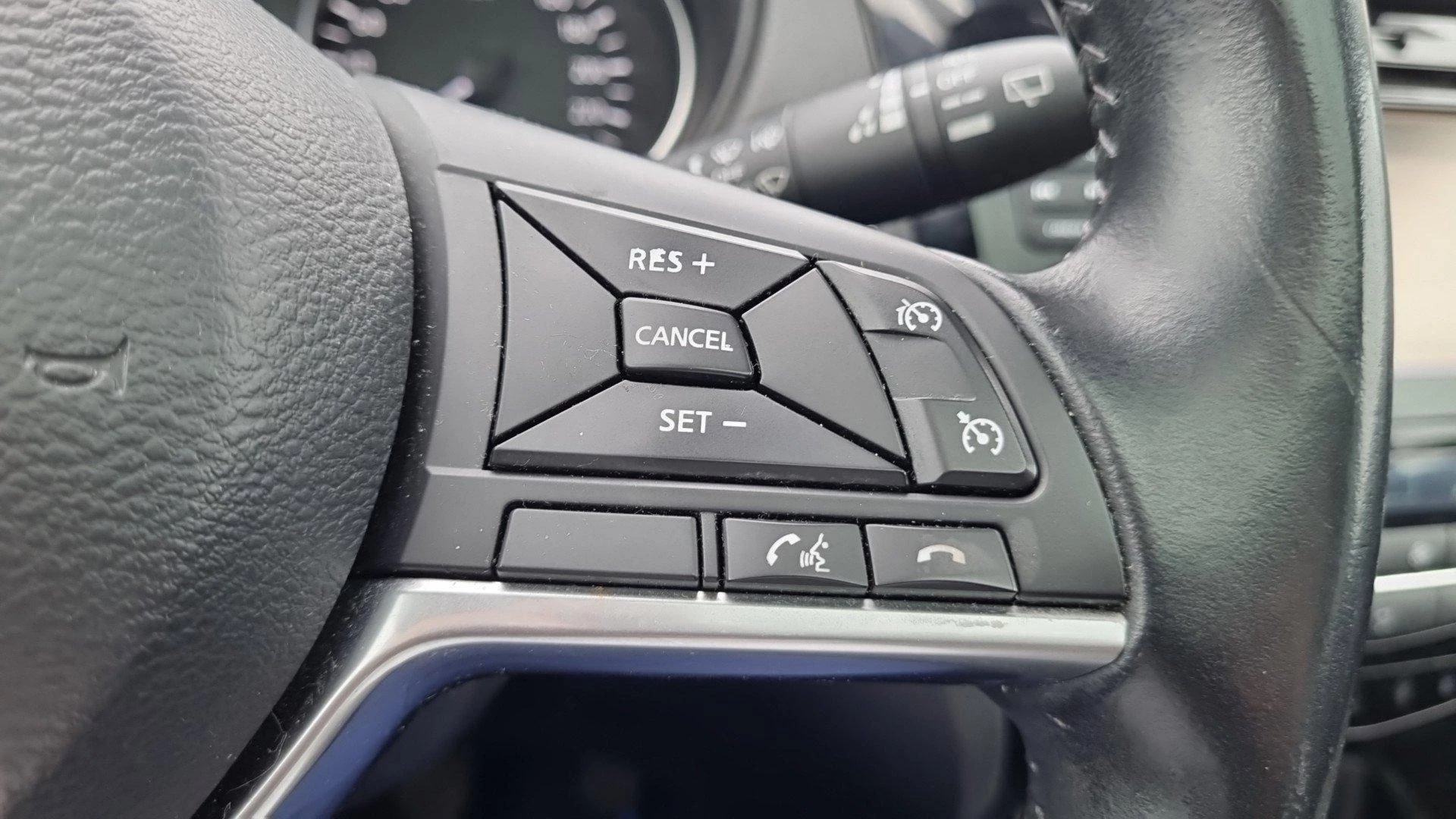 Nissan-QASHQAI-image-25