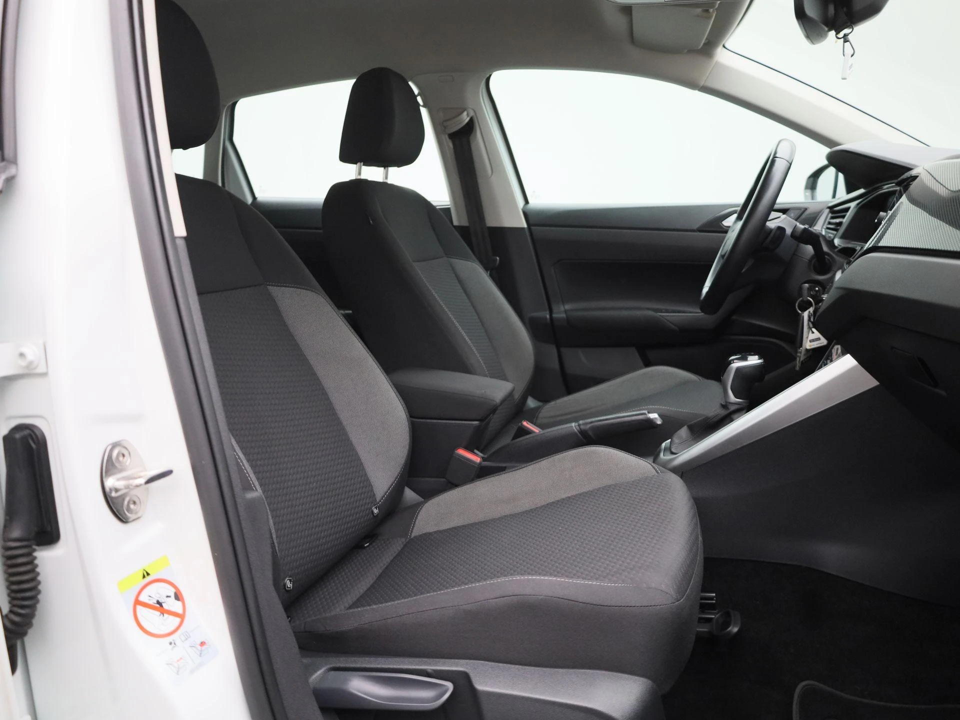 Volkswagen-Polo-image-33