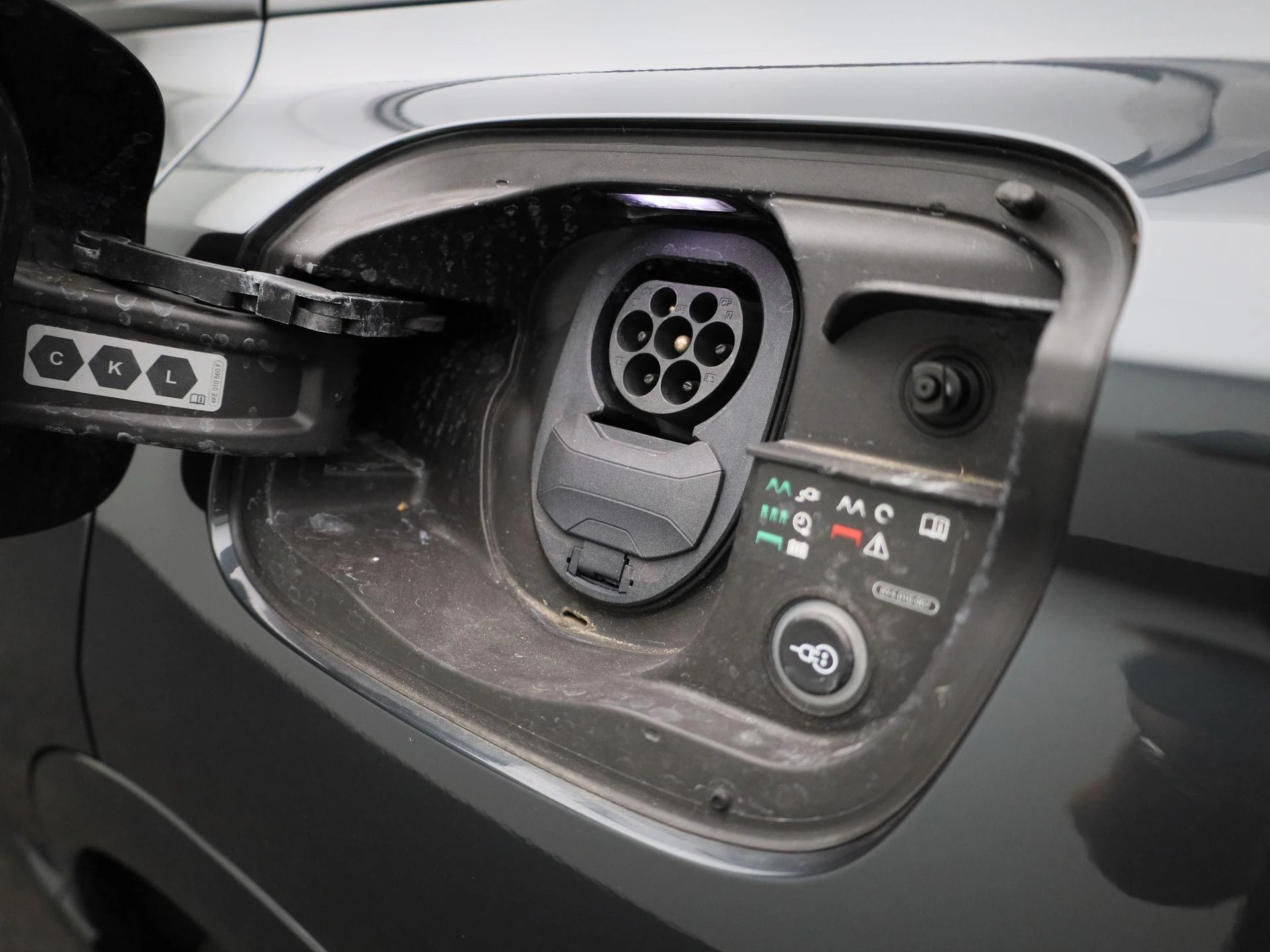 Audi-Q6 e-tron-image-54