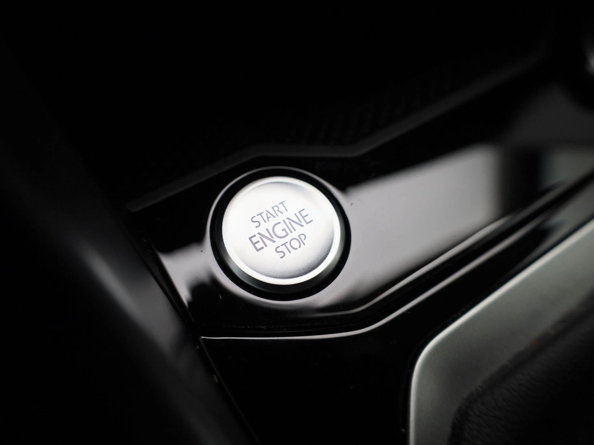 Volkswagen-T-Roc-image-24