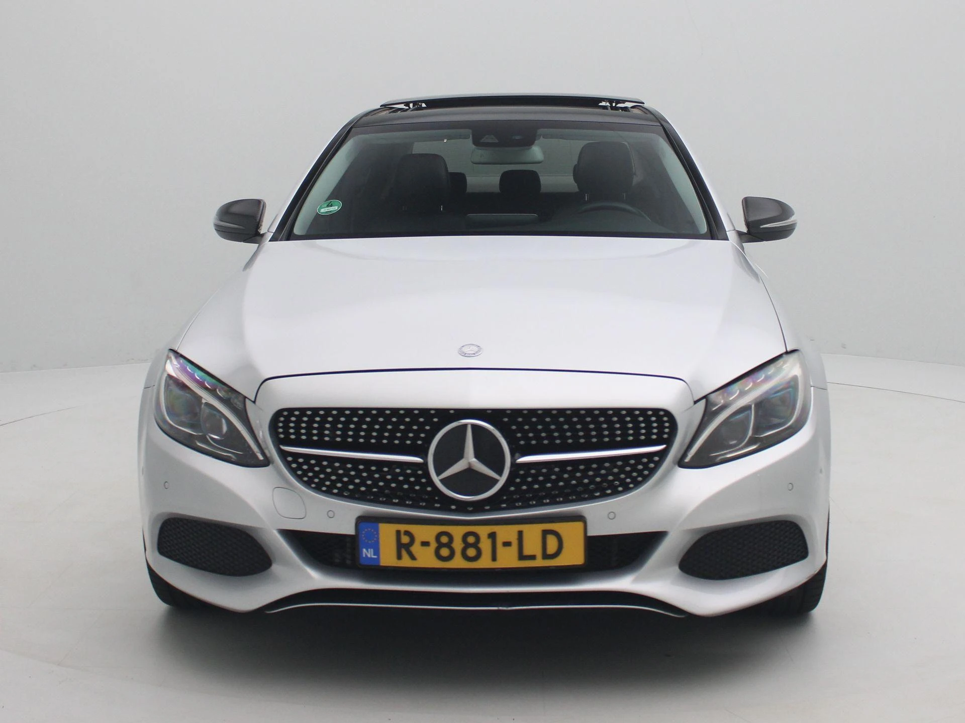 Mercedes-Benz-C-Klasse-image-3