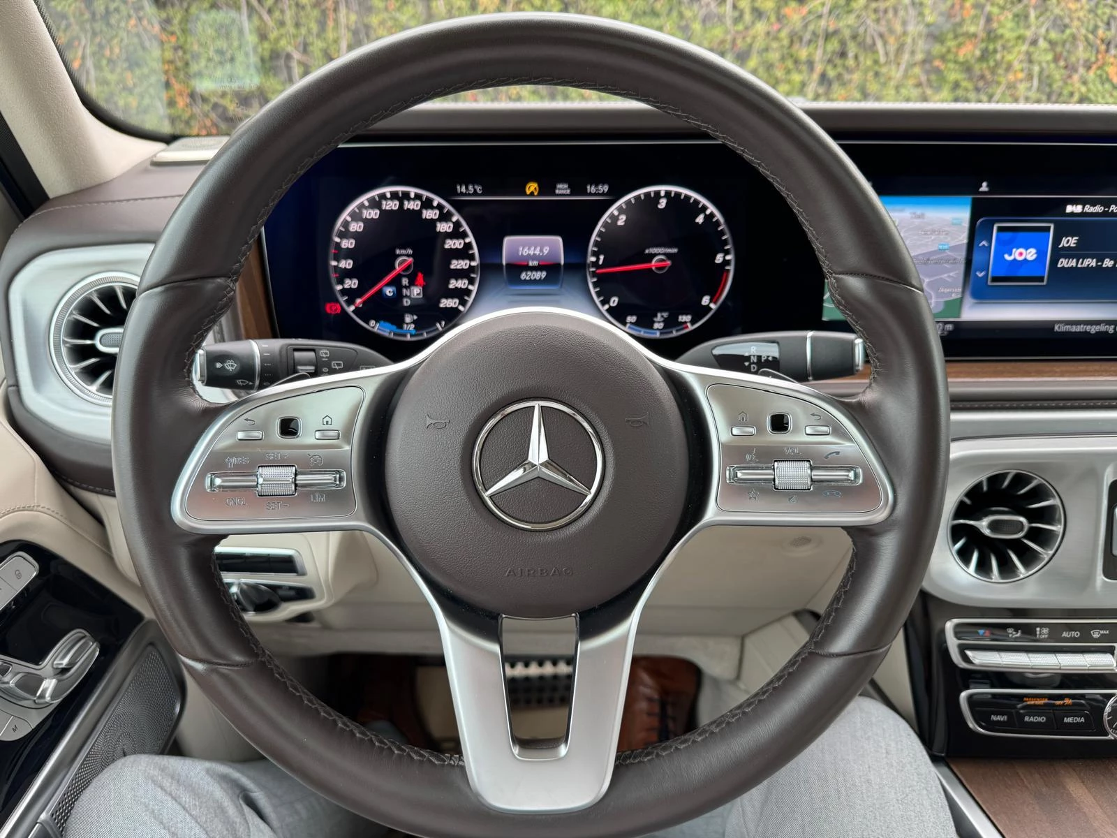 Mercedes-Benz-G-Klasse-image-12