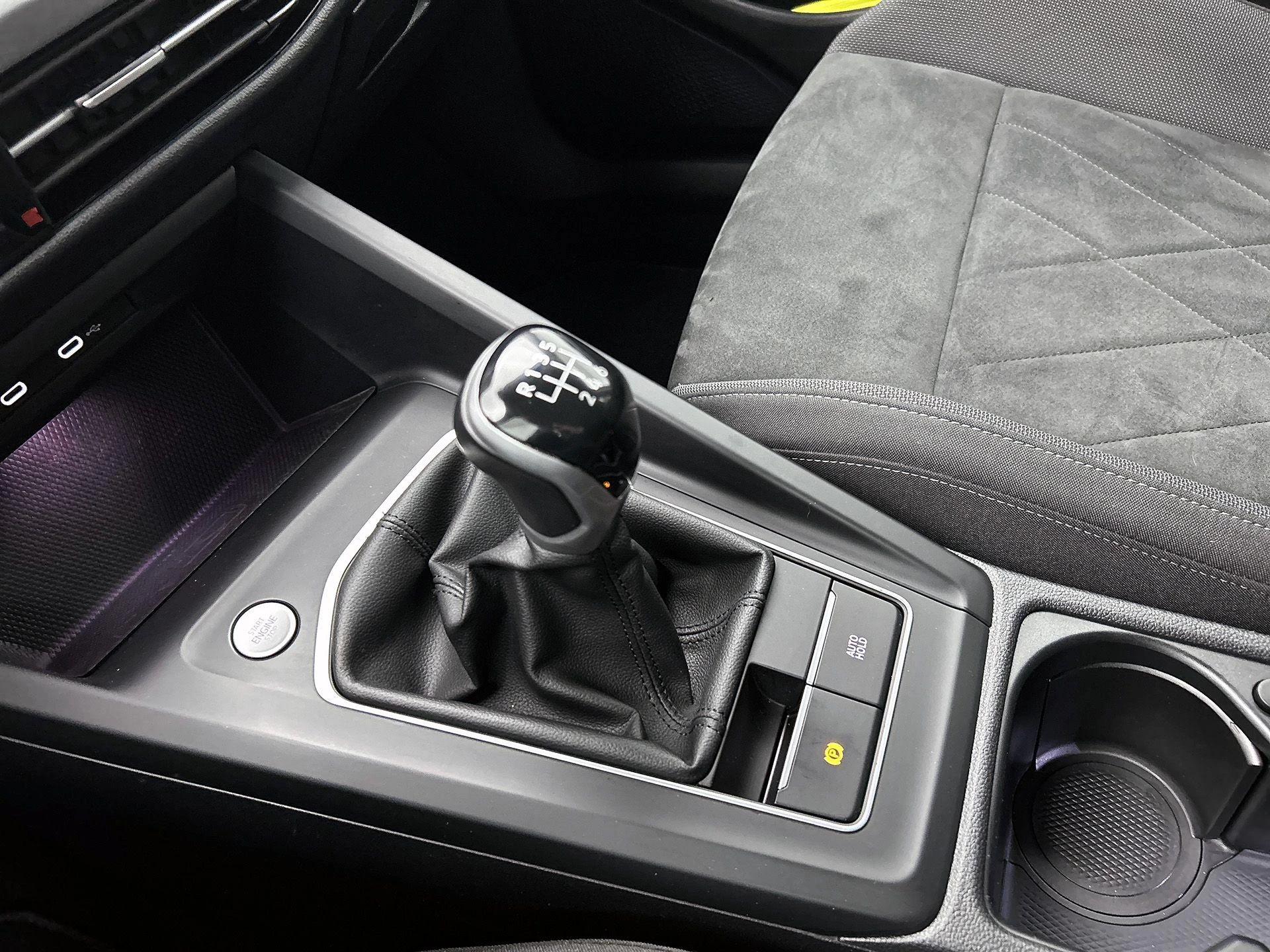 Volkswagen-Golf-image-34