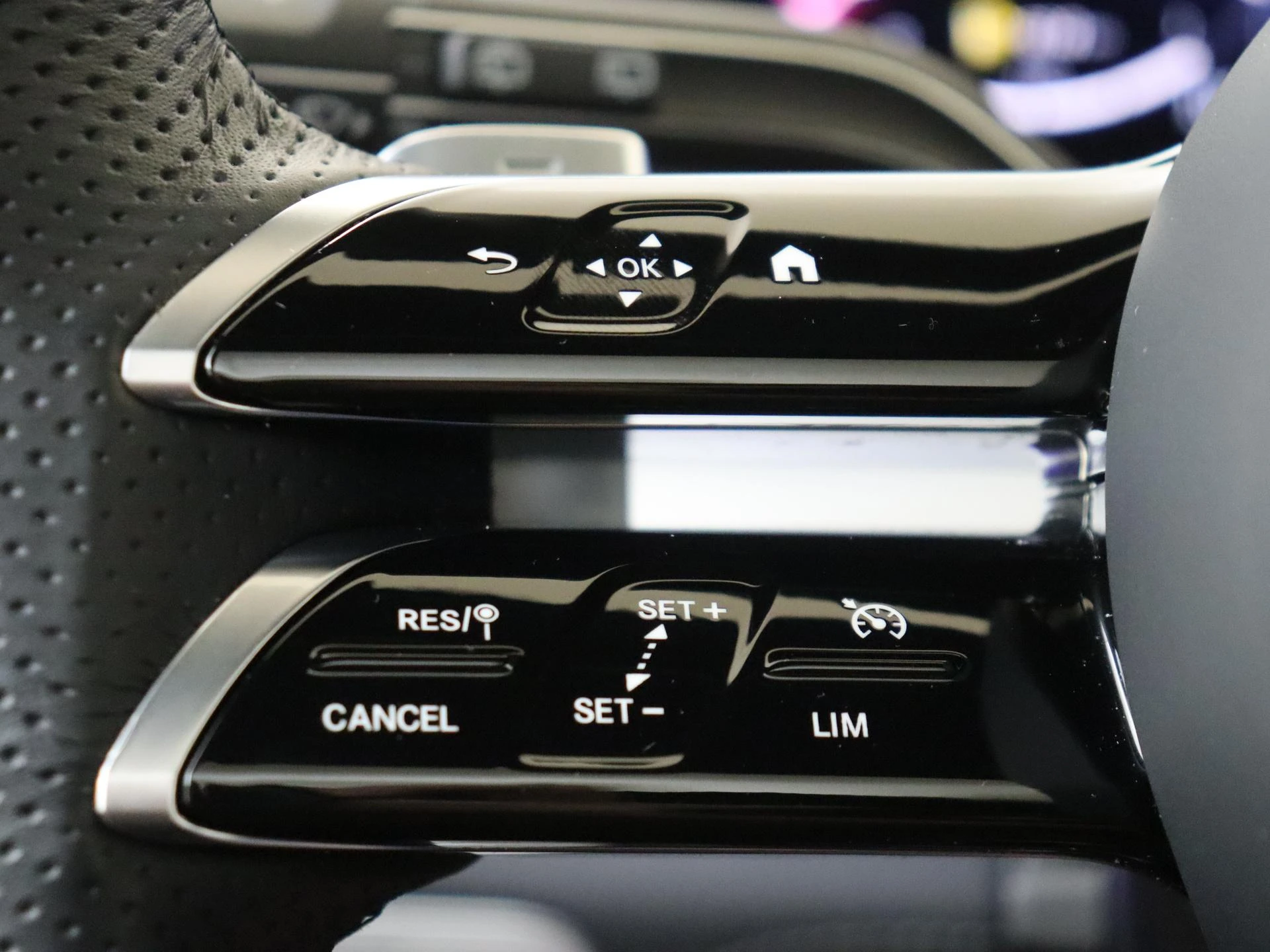 Mercedes-Benz-GLE-image-11