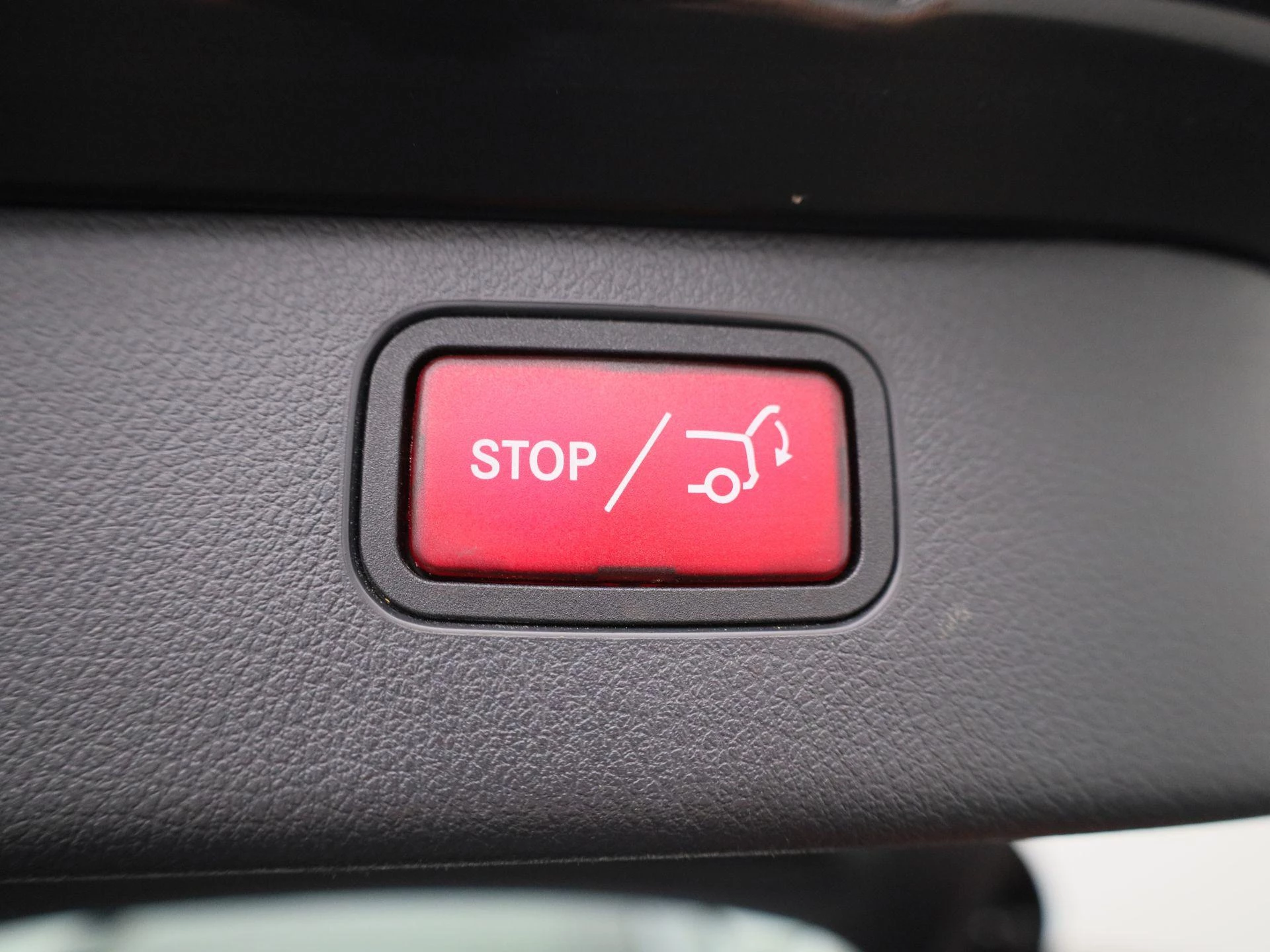 Mercedes-Benz-C-Klasse-image-10