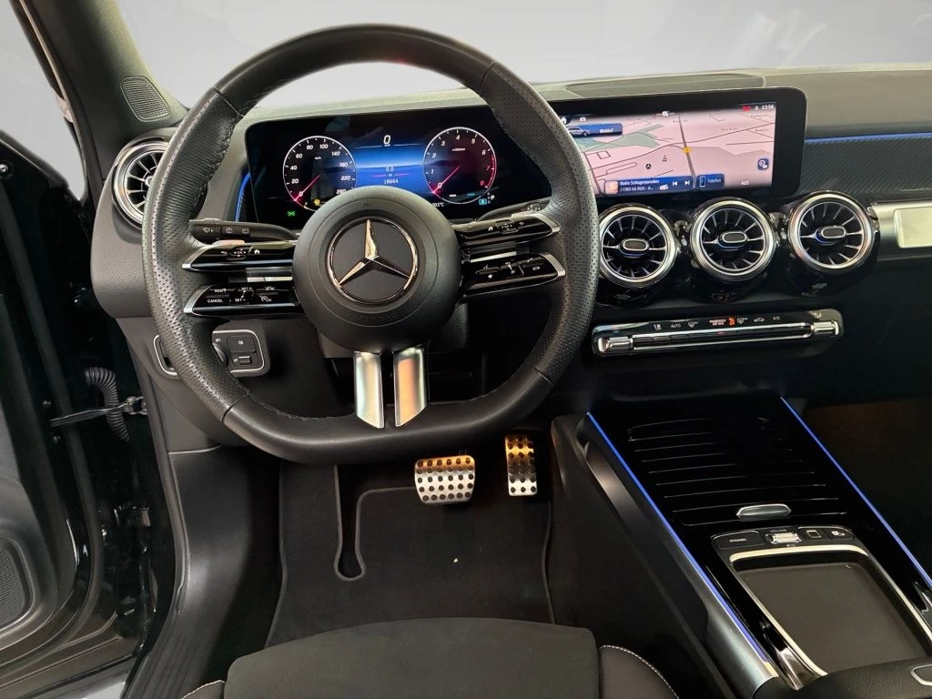 Mercedes-Benz-GLB 200-image-10