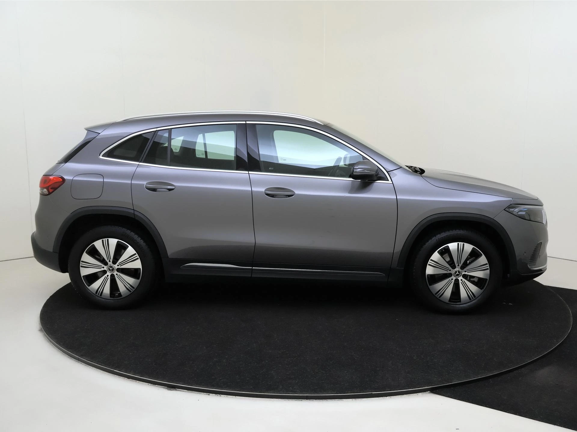 Mercedes-Benz-EQA-image-8