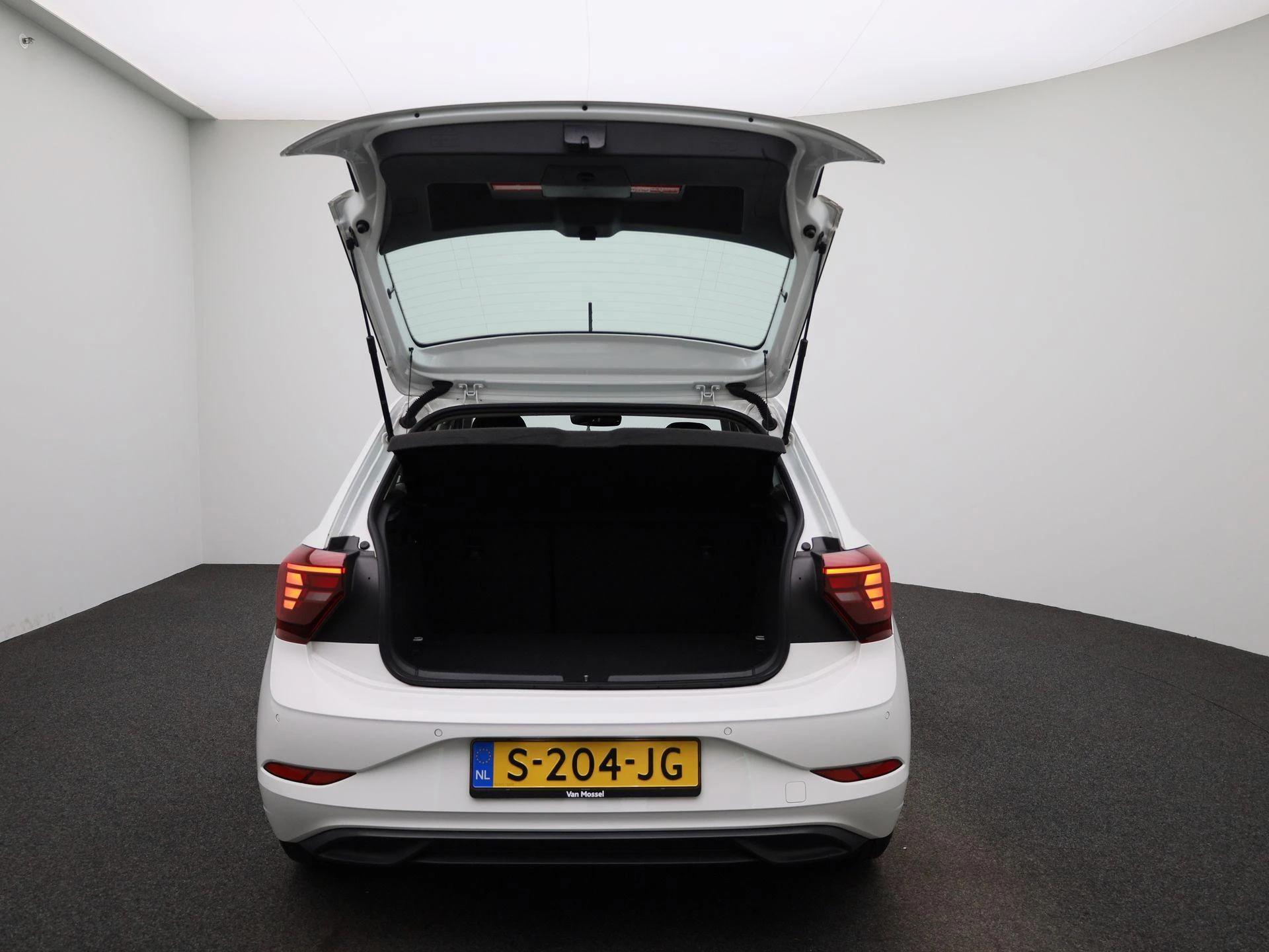 Volkswagen-Polo-image-10