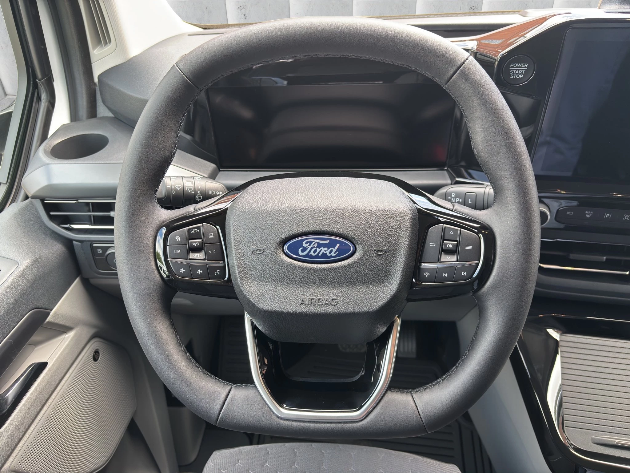 Ford Tourneo Custom Titanium 2.5 PHEV 340 L1 LED | ACC | GJR | RFK | SHZ | LMF