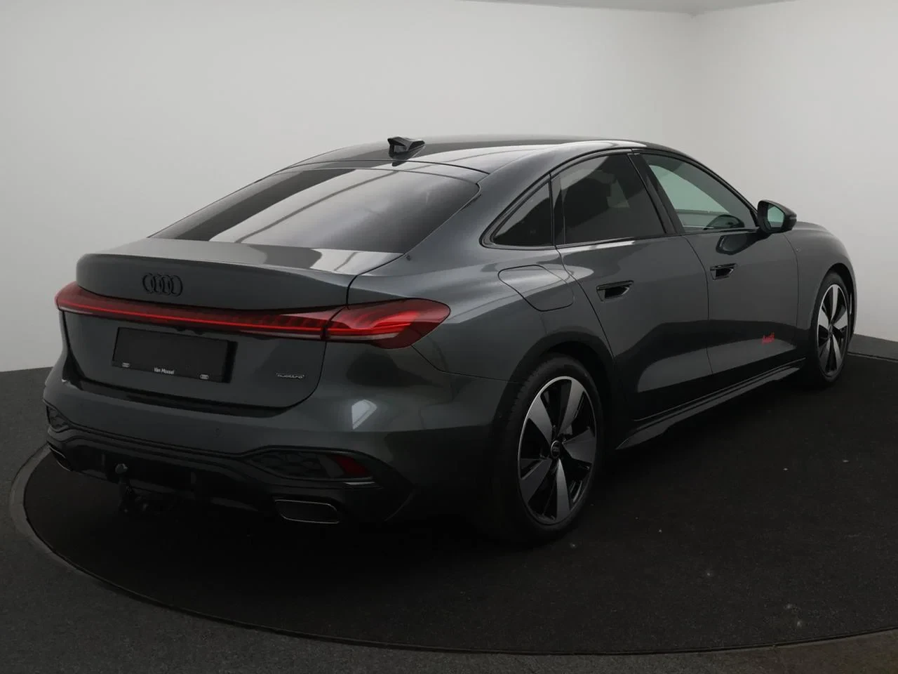 Audi A5 e-hybrid (PHEV) A5 e-hybrid 2.0TFSI Quattro Corporate S 299PK *DEMO*