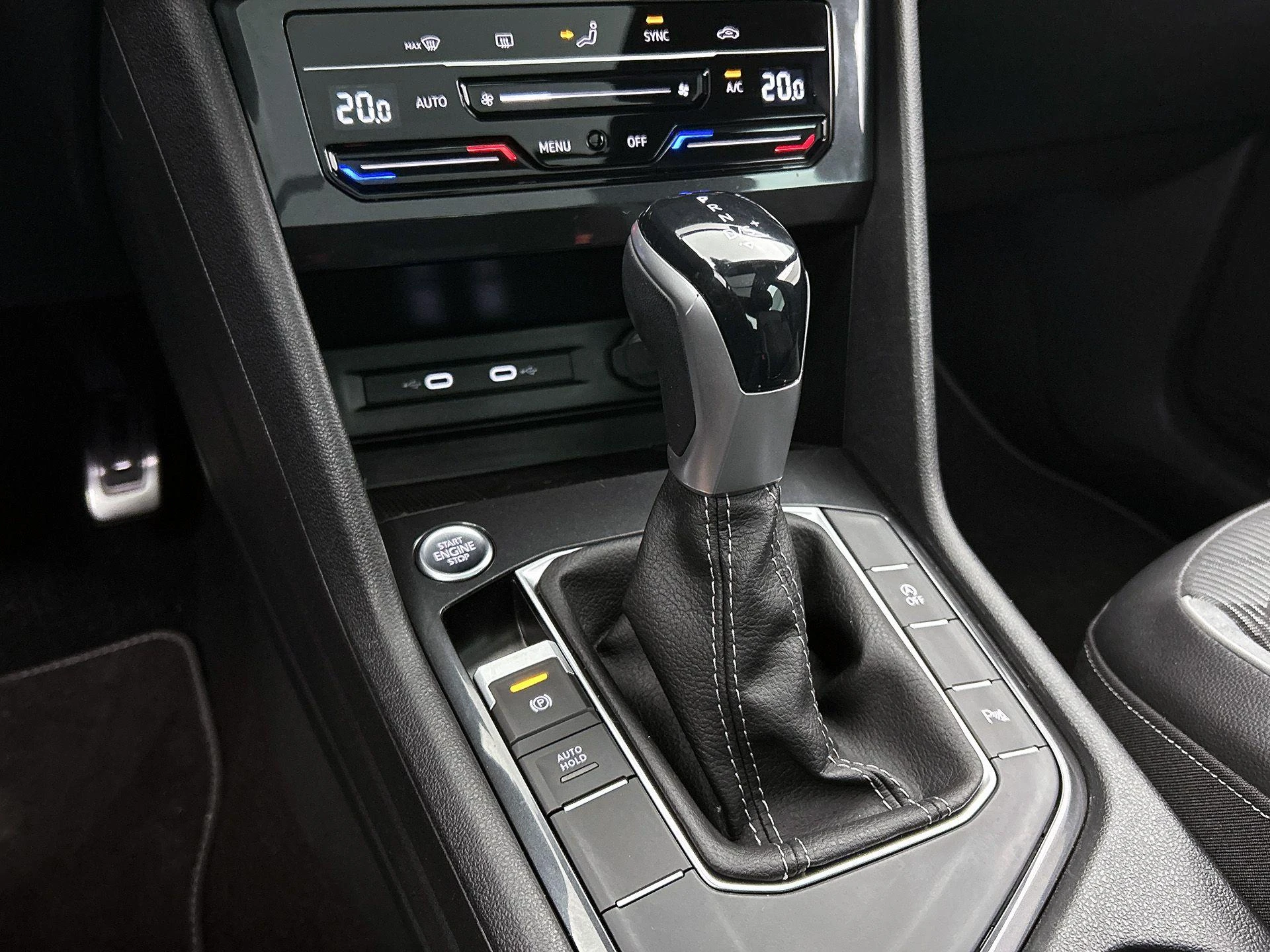 Volkswagen-Tiguan-image-24
