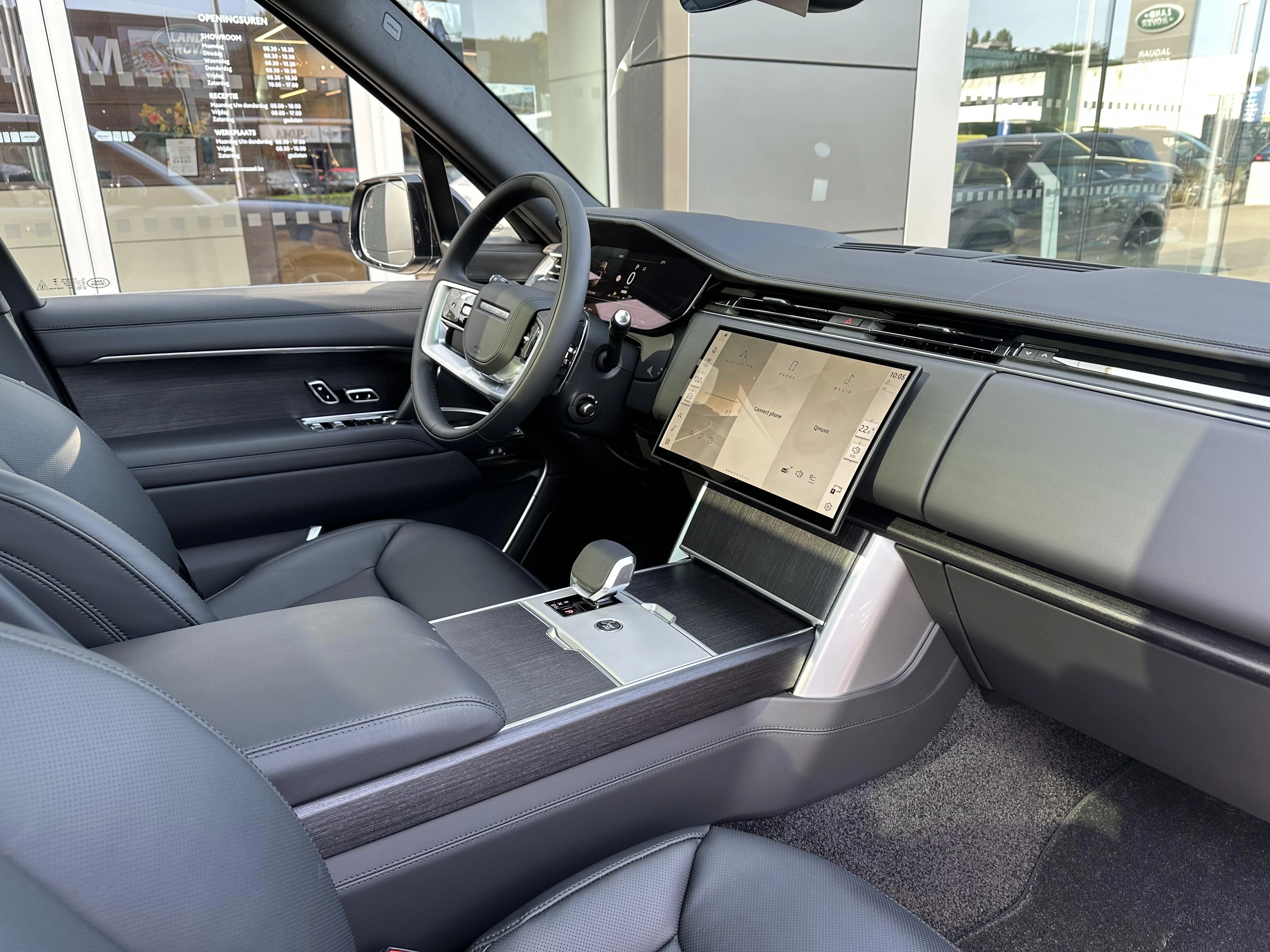 Land Rover-Range Rover-image-9