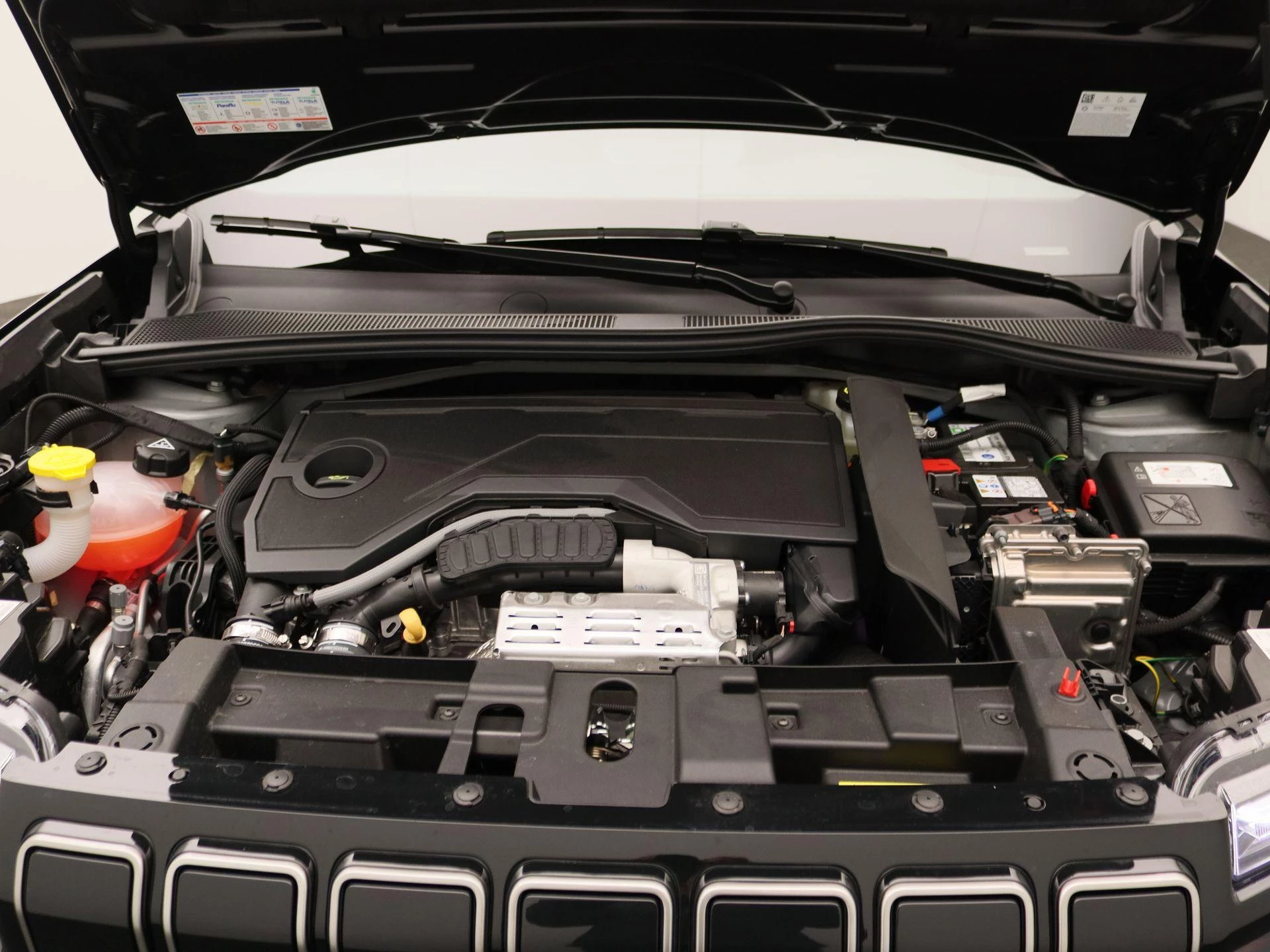 Jeep Avenger 1.2 e-Hybrid Summit