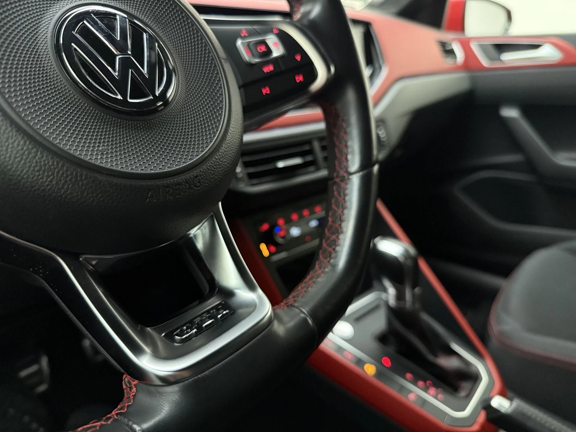 Volkswagen-Polo-image-26