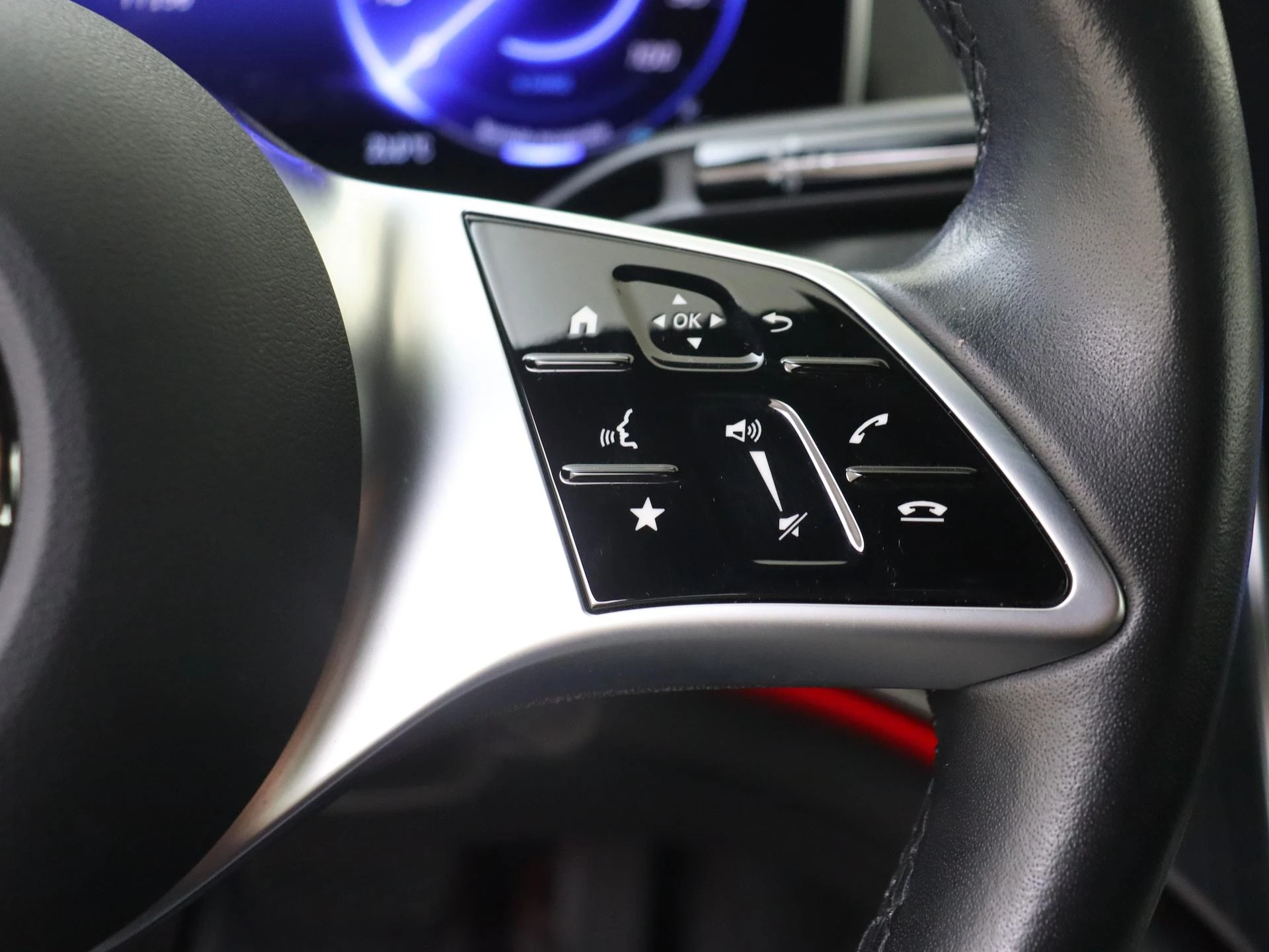 Mercedes-Benz-EQE-image-12