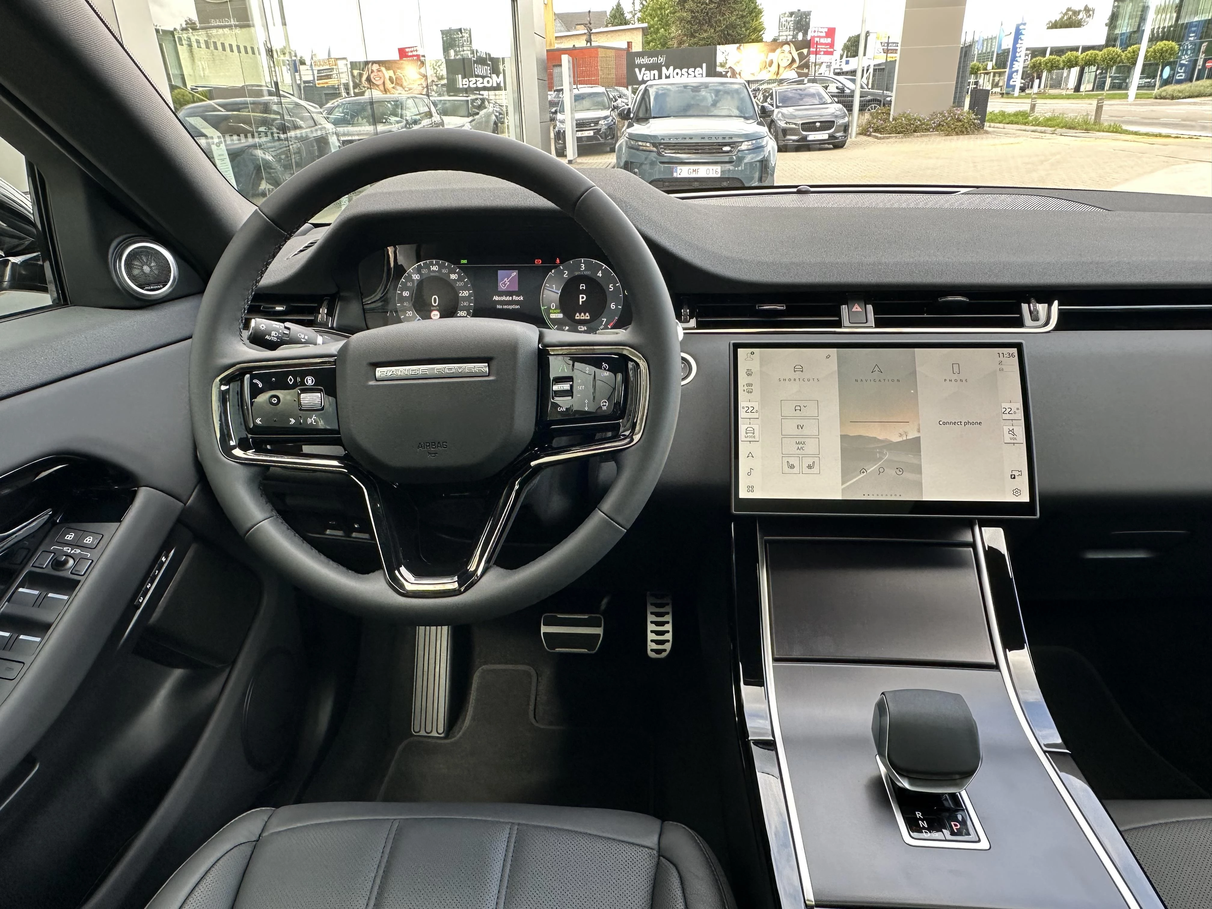 Land Rover-Range Rover Evoque-image-12