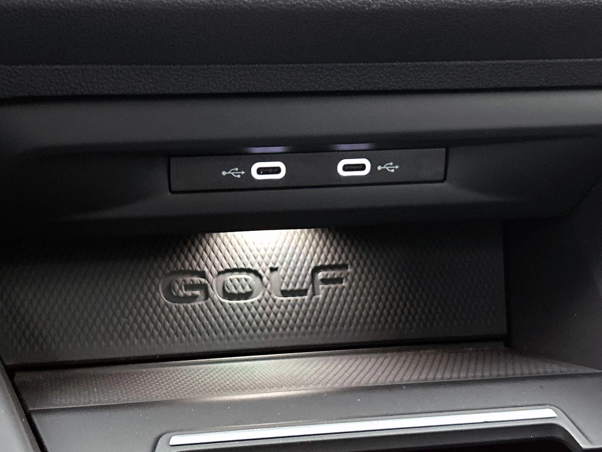 Volkswagen-Golf-image-28