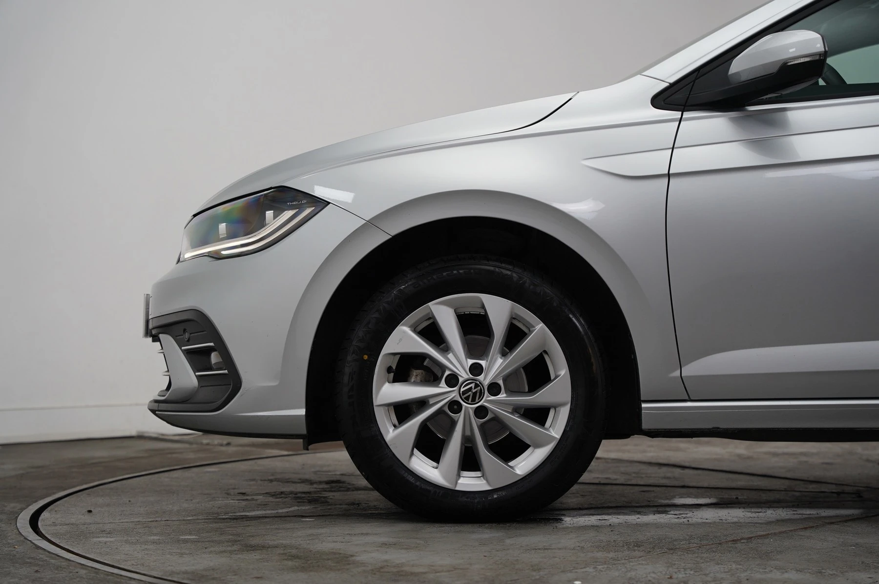 Volkswagen-Polo-image-4