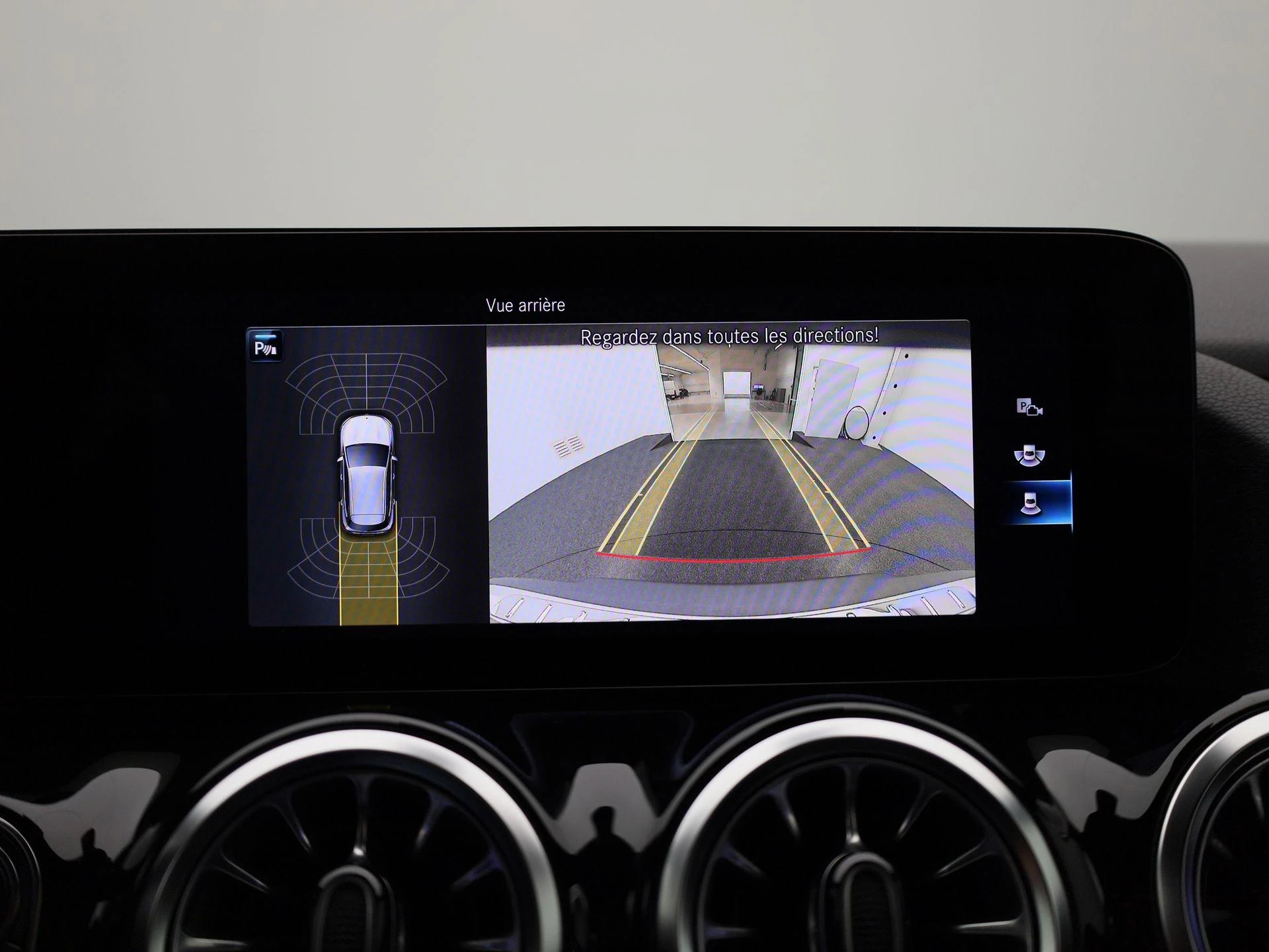 Mercedes-Benz-EQA-image-29