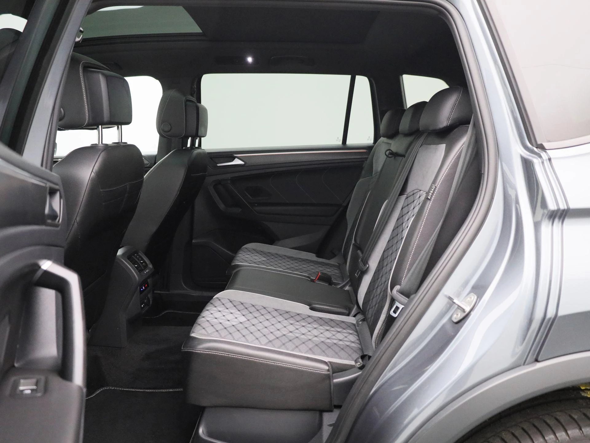Volkswagen-Tiguan Allspace-image-11