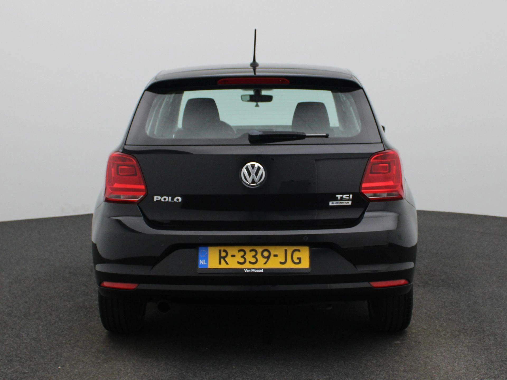 Volkswagen-Polo-image-4