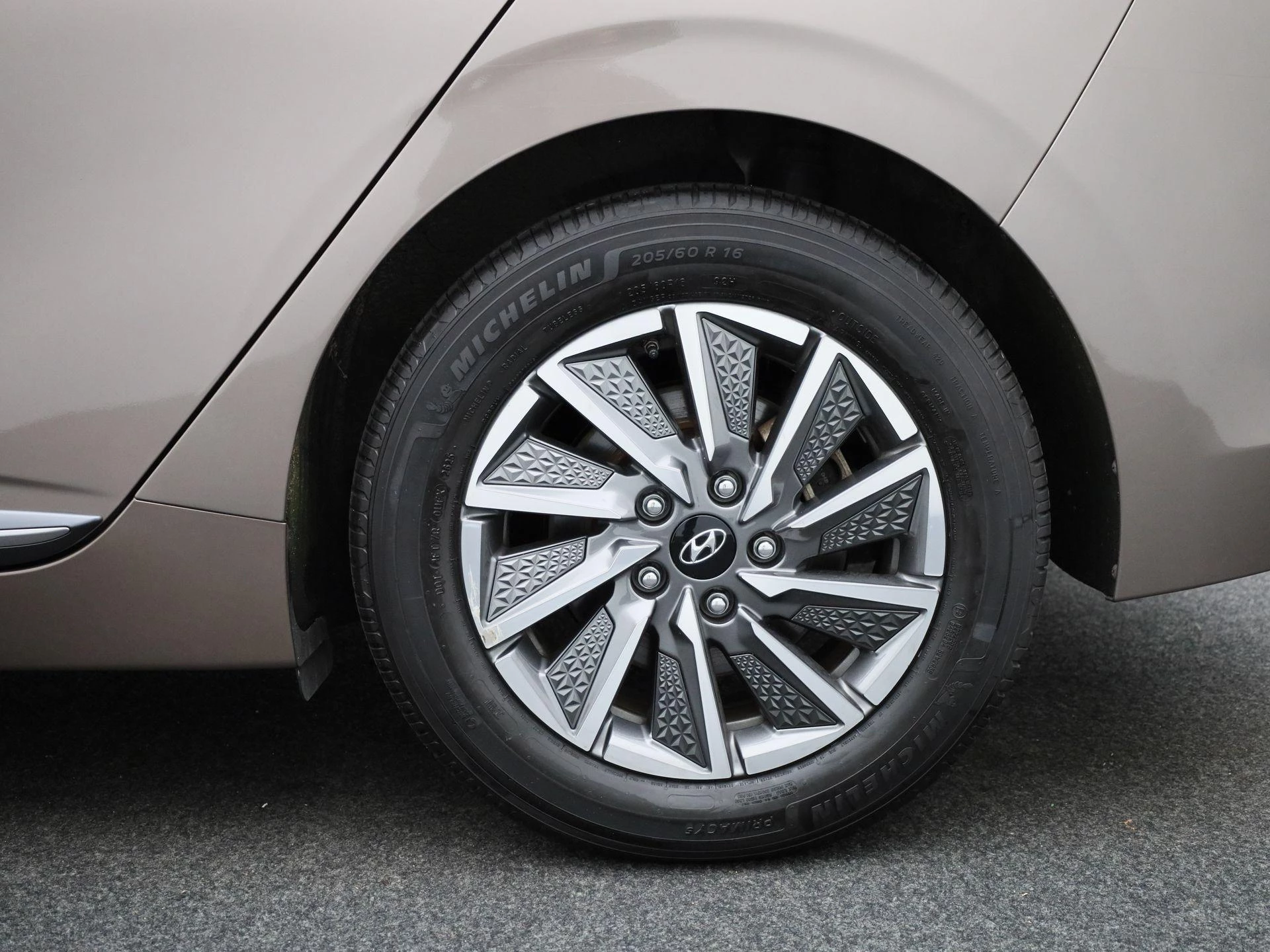 Hyundai-IONIQ-image-13