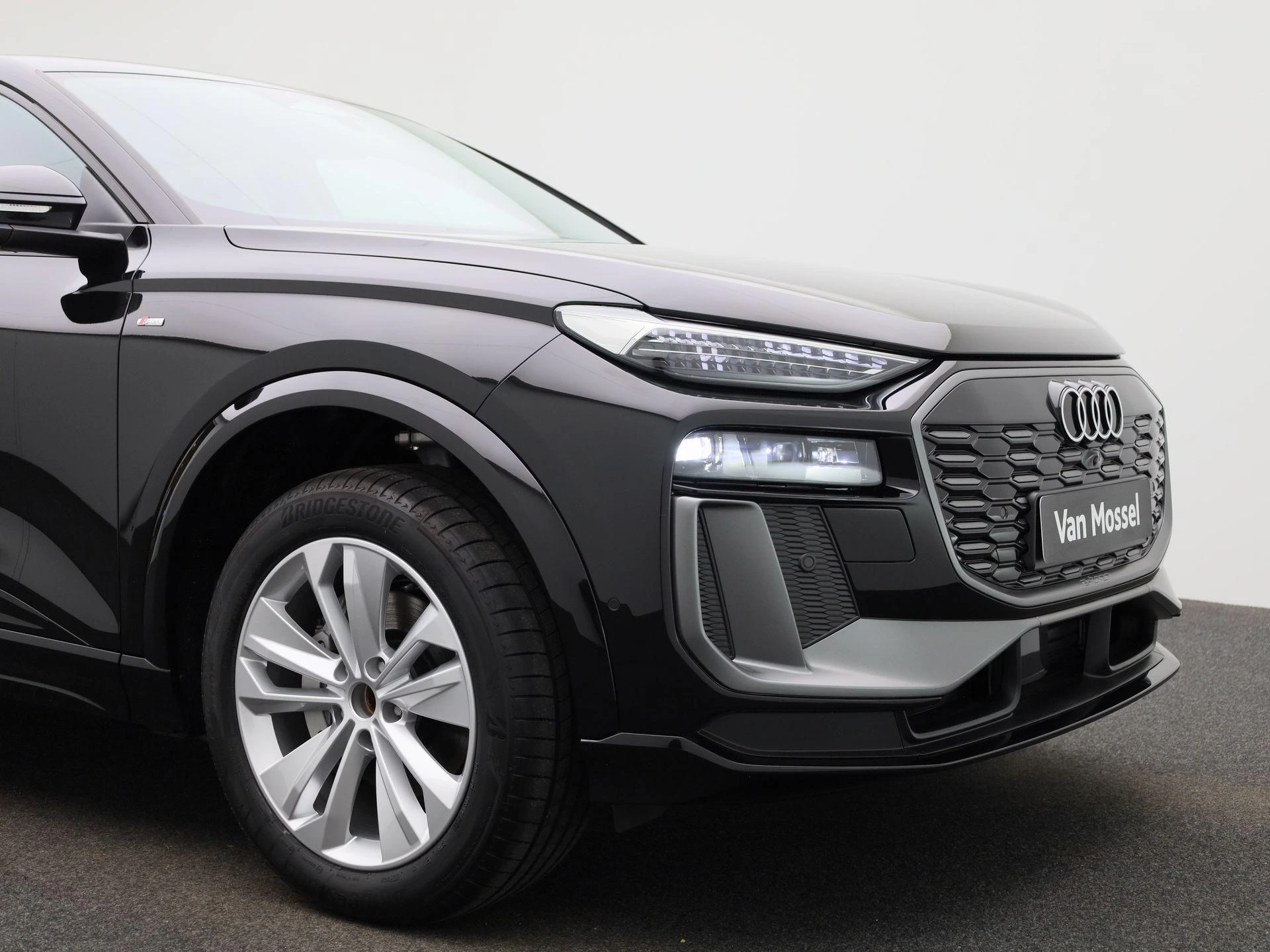 Audi-Q6 e-tron-image-49