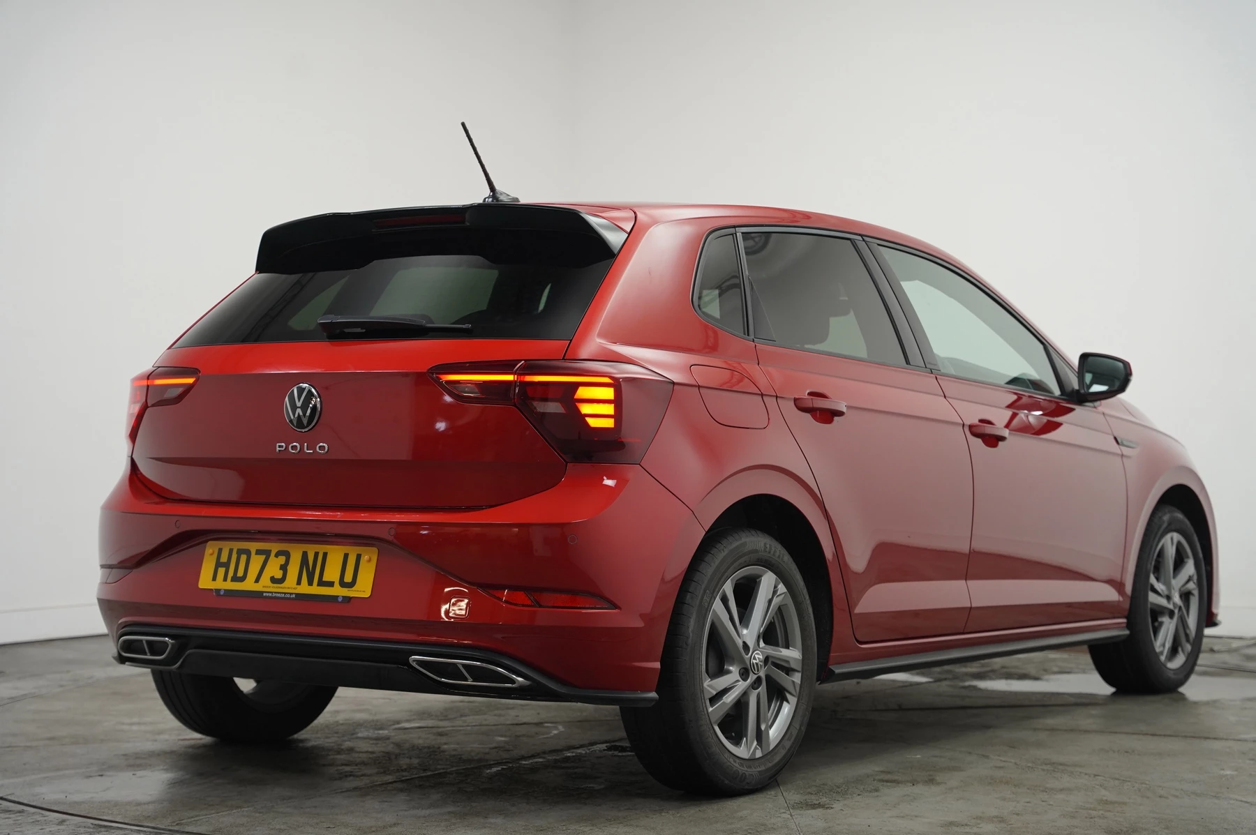 Volkswagen-Polo-image-13