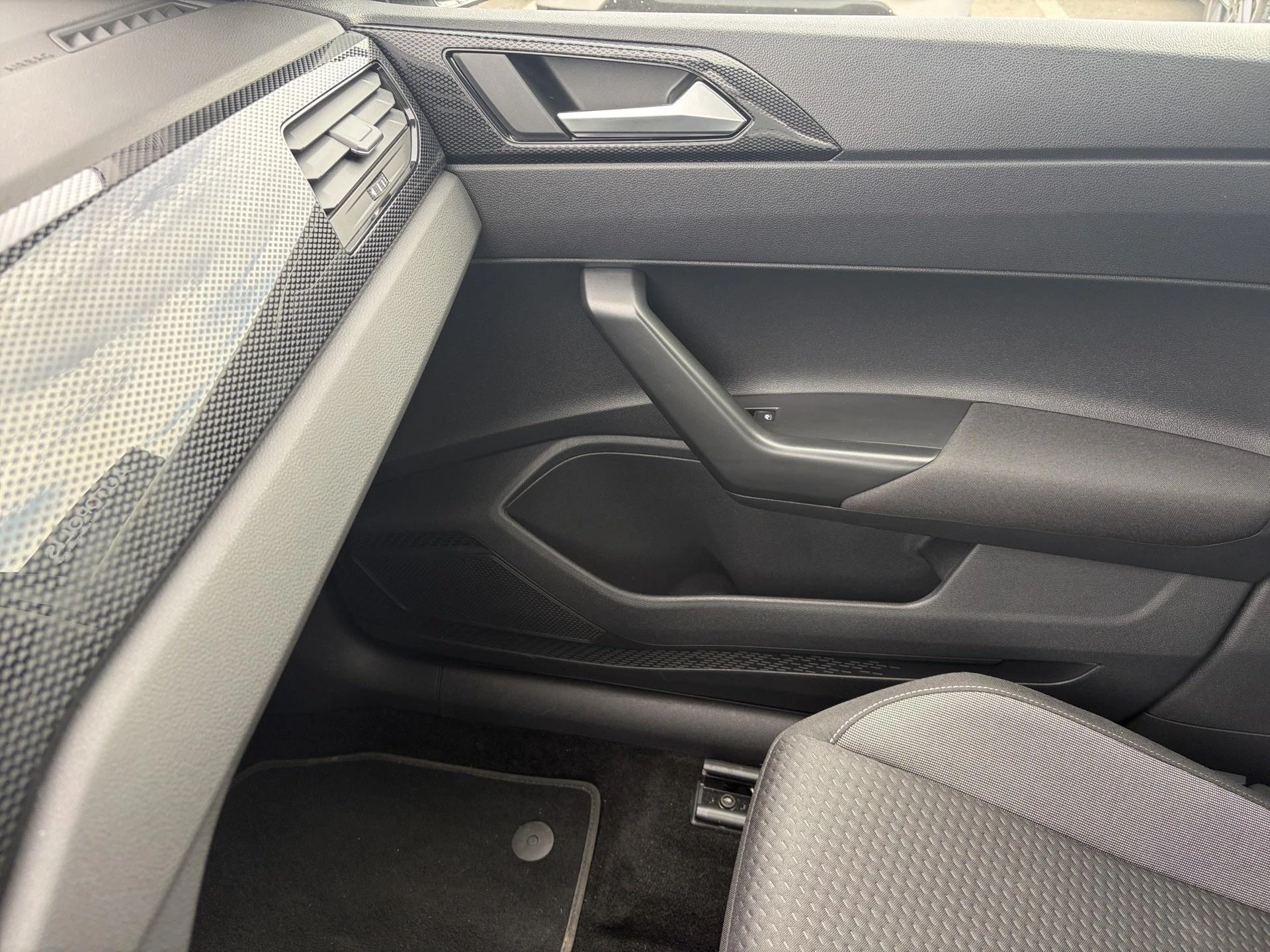 Volkswagen-Polo-image-19