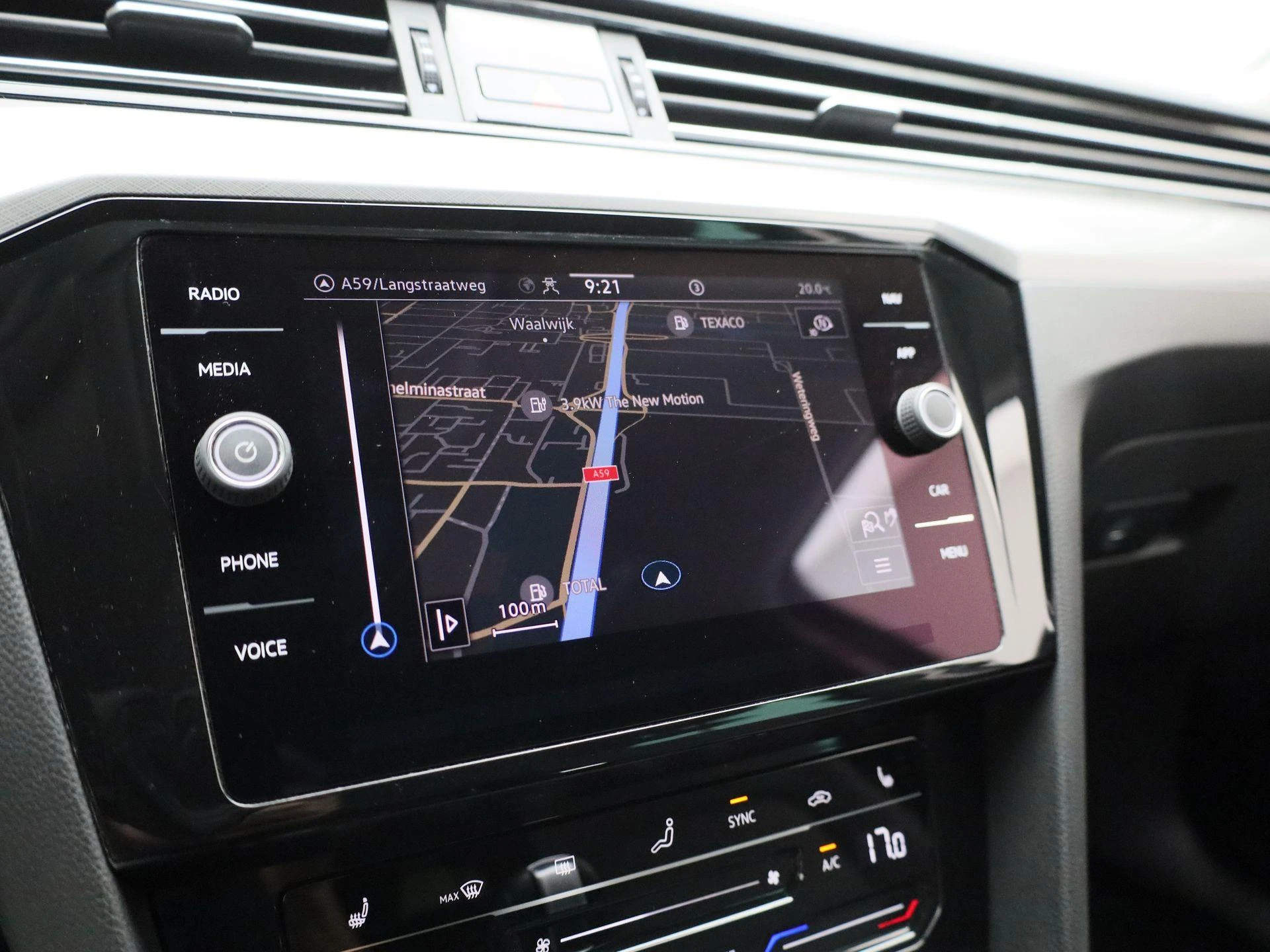 Volkswagen-Passat-image-22