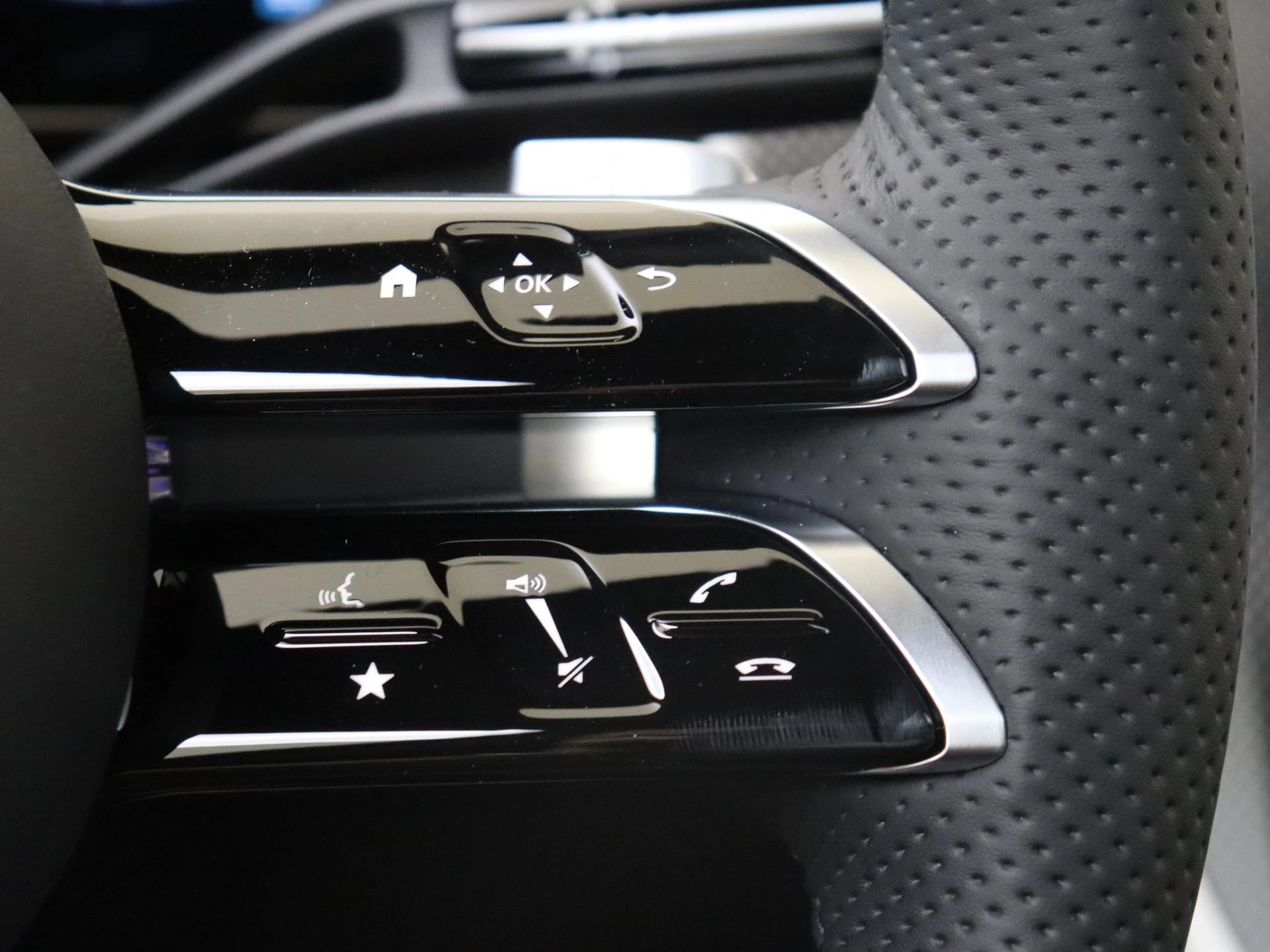 Mercedes-Benz-GLC-image-13
