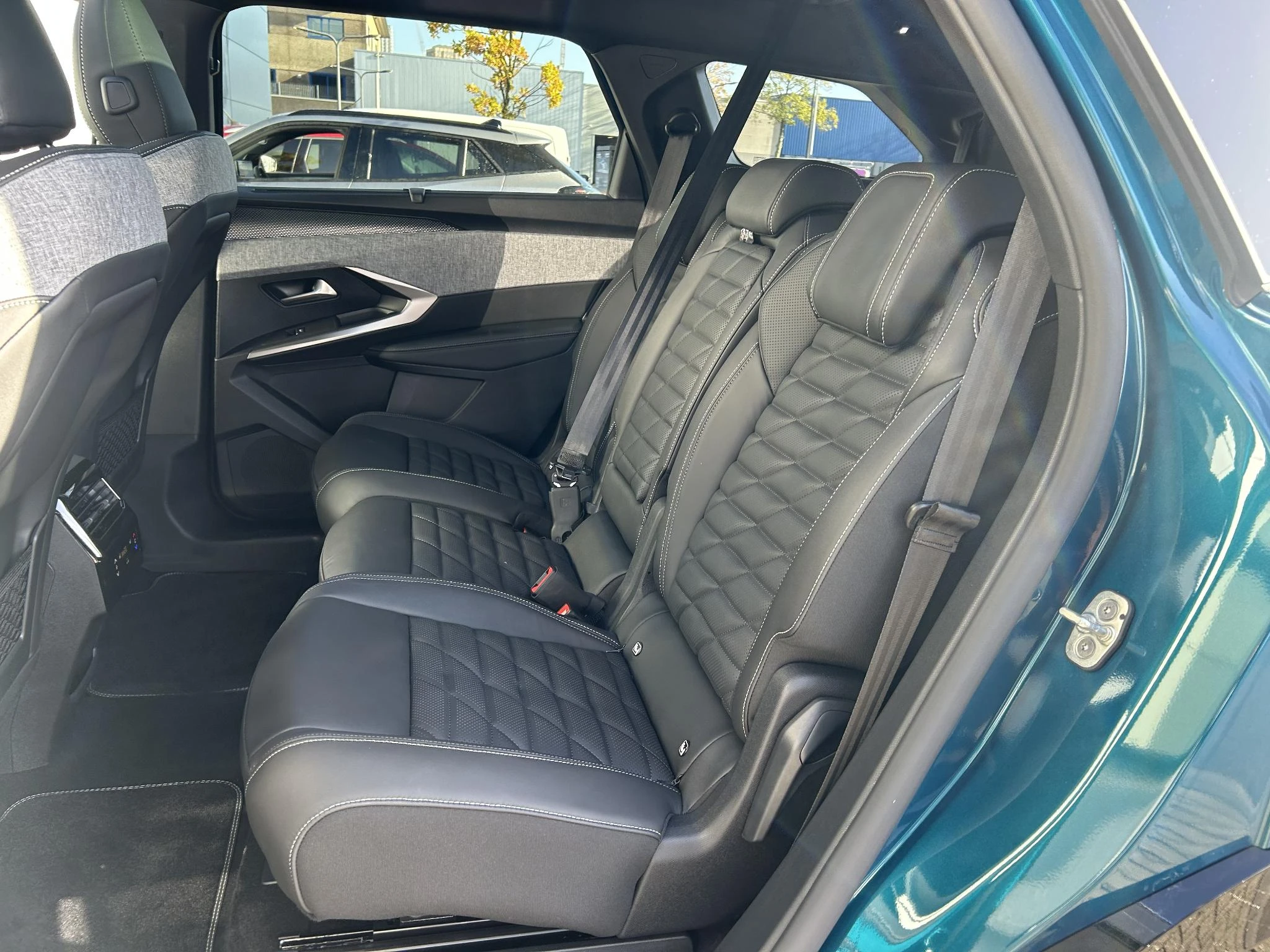 Peugeot-e-5008-image-21