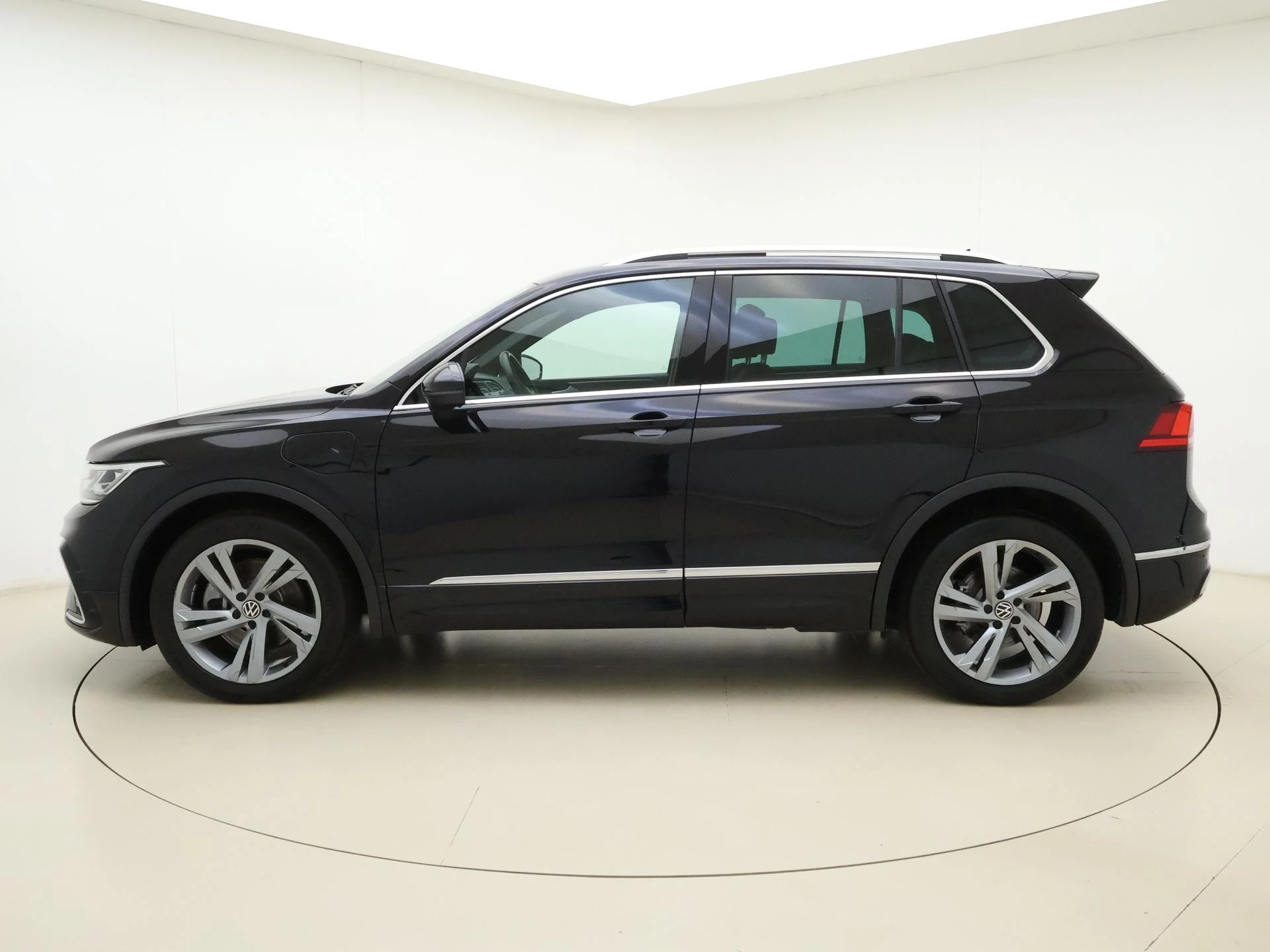 Volkswagen-Tiguan-image-1