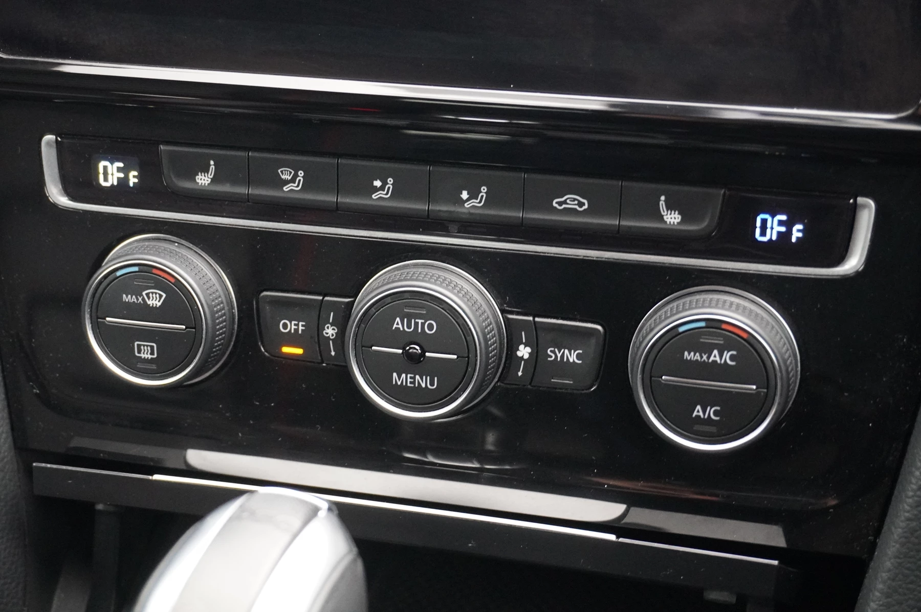Volkswagen-Golf-image-38