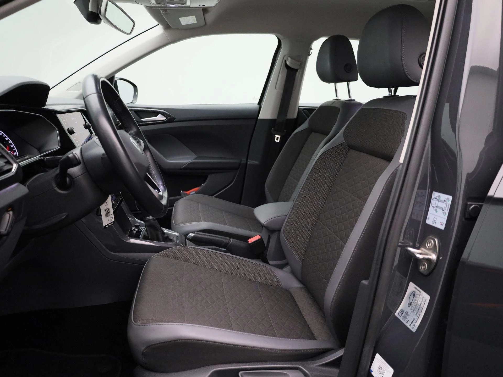 Volkswagen-T-Cross-image-9