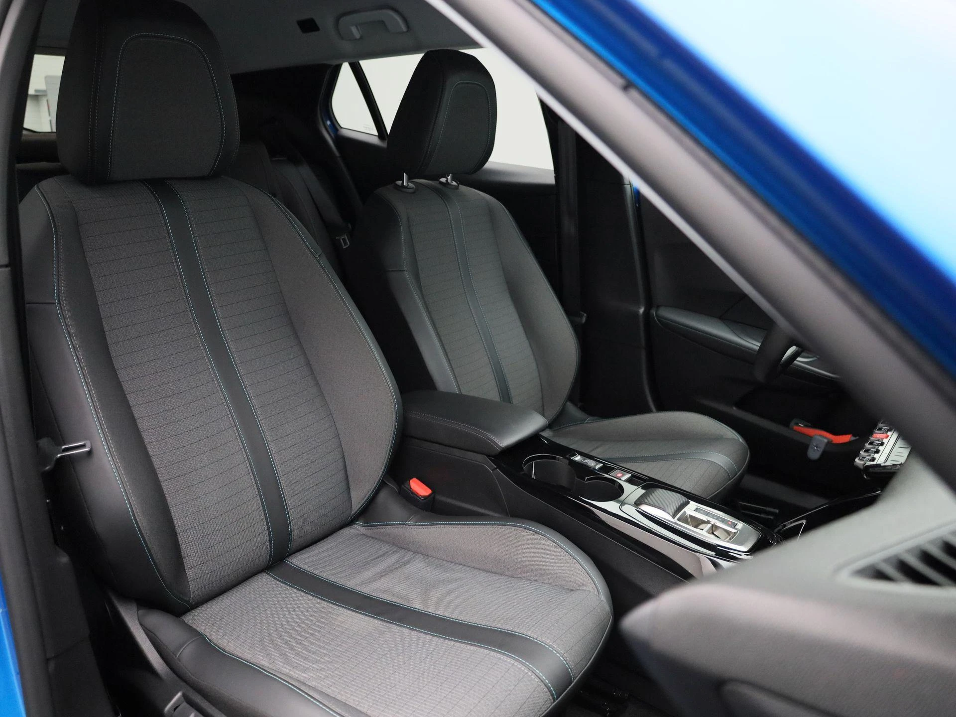 Peugeot-e-2008-image-36