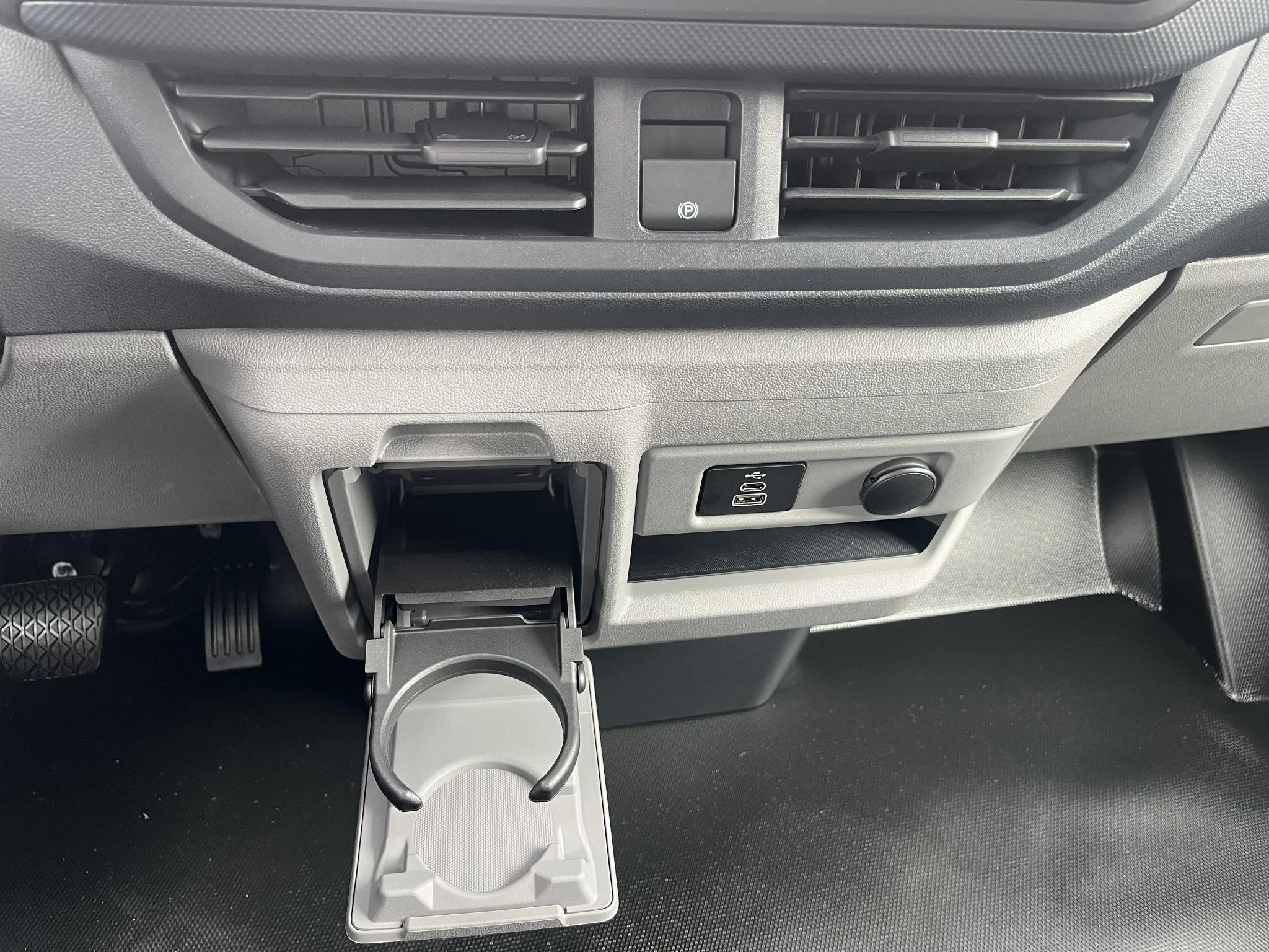 Ford-E-Transit-image-18