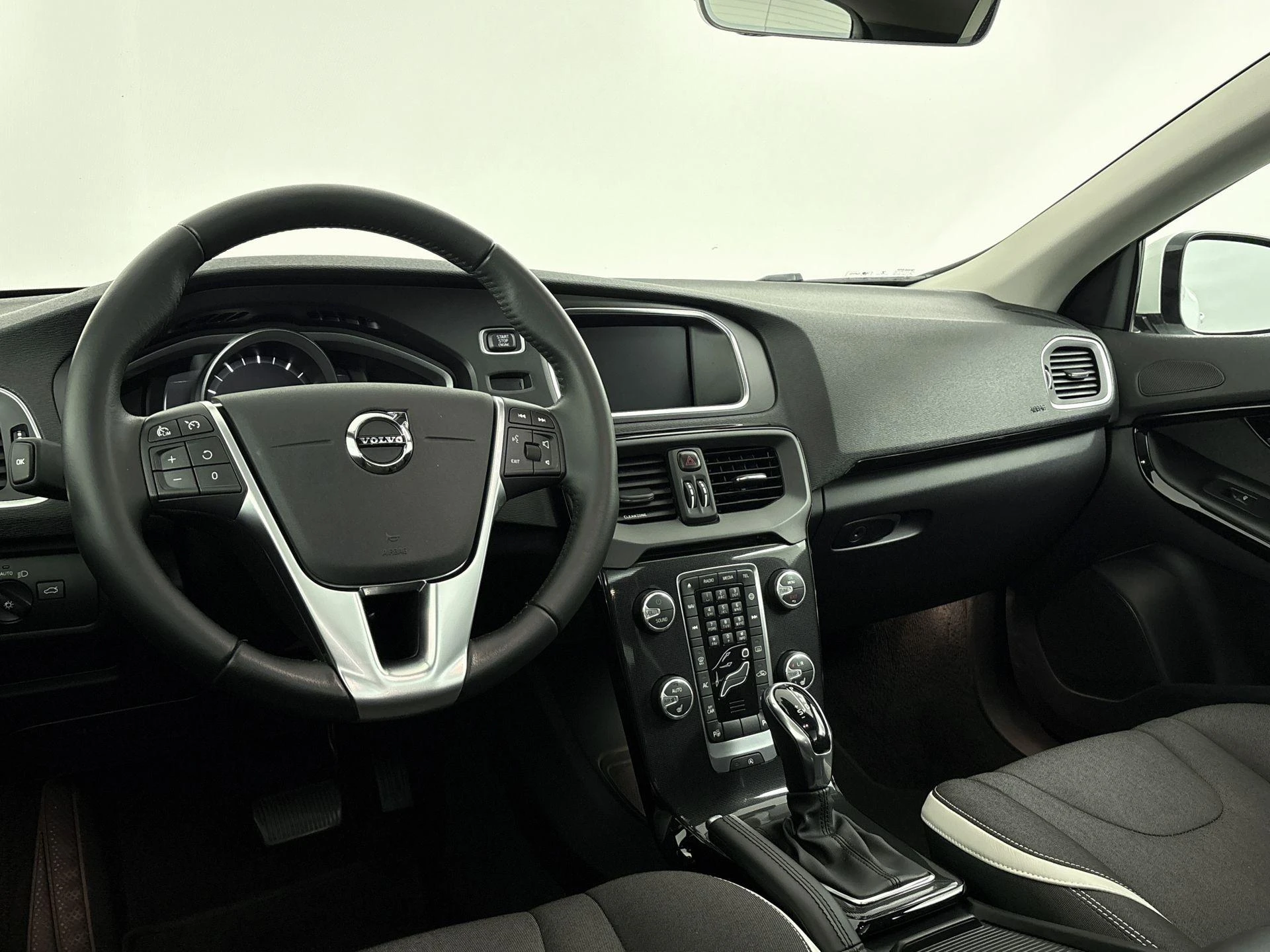 Volvo-V40-image-16