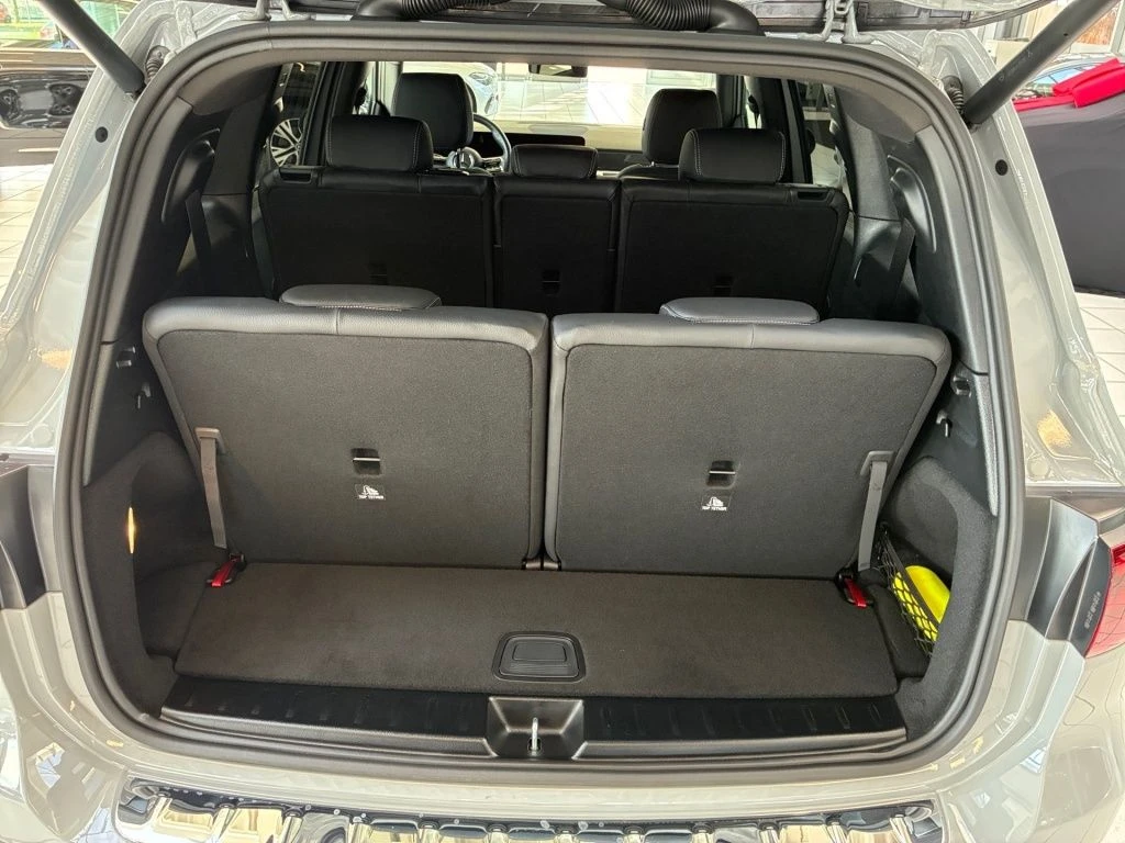 Mercedes-Benz-GLB 200-image-12
