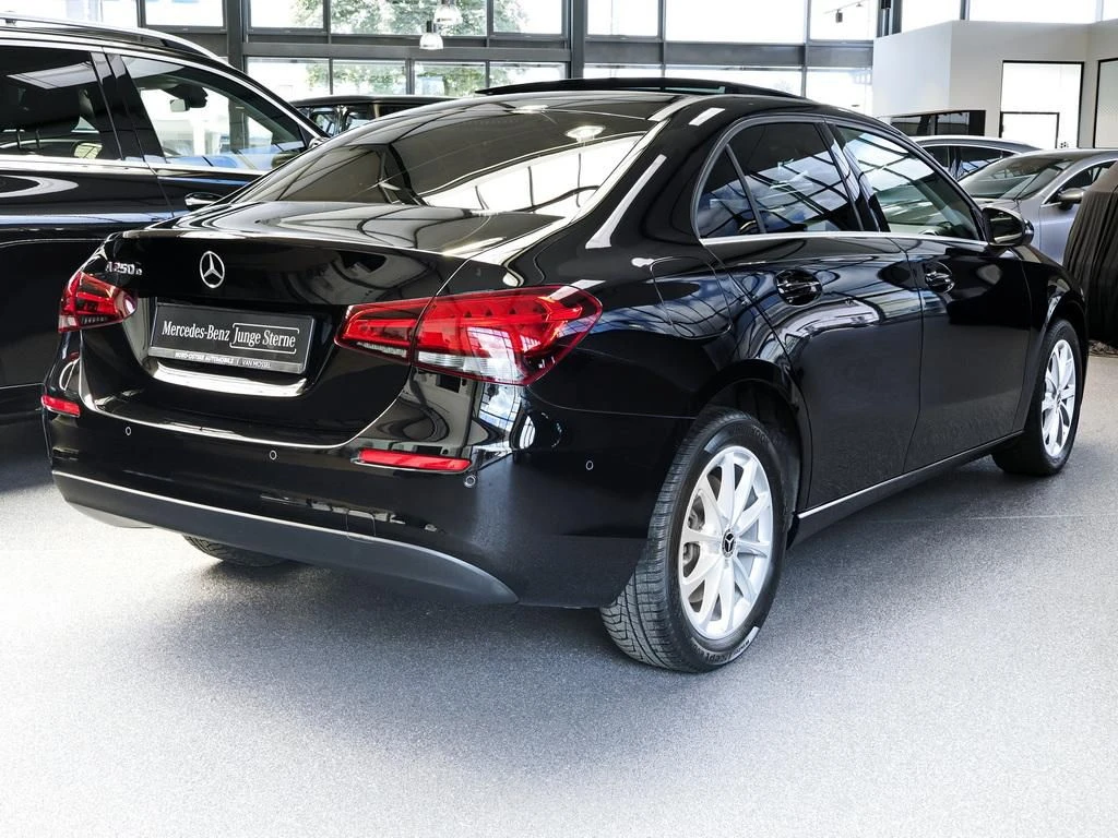 Mercedes-Benz-A-Klasse 250 e-image-5
