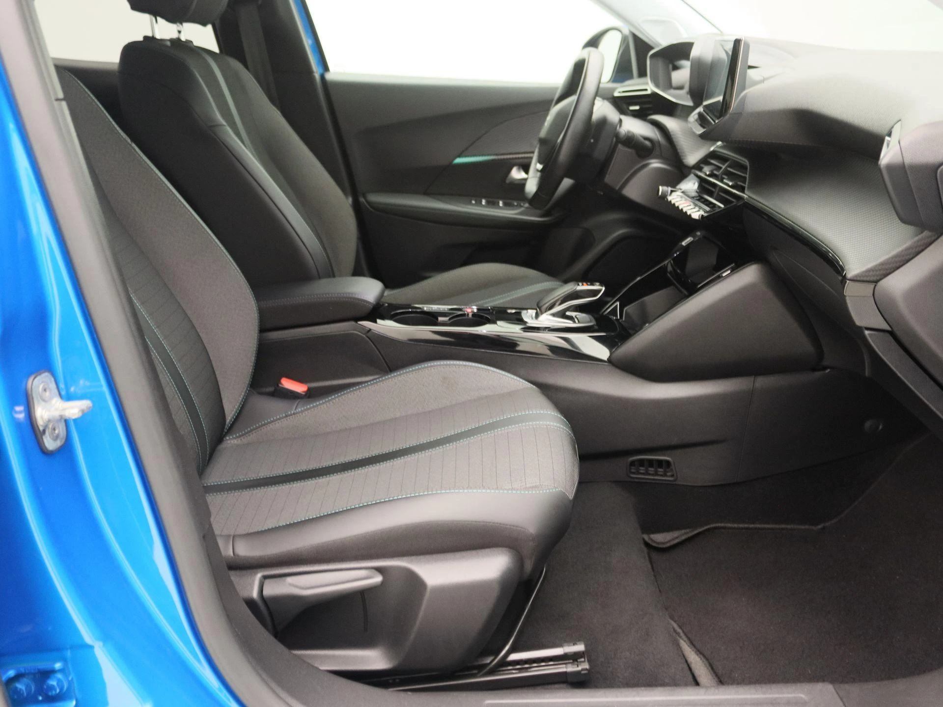 Peugeot e-2008 EV Allure Pack 50 kWh