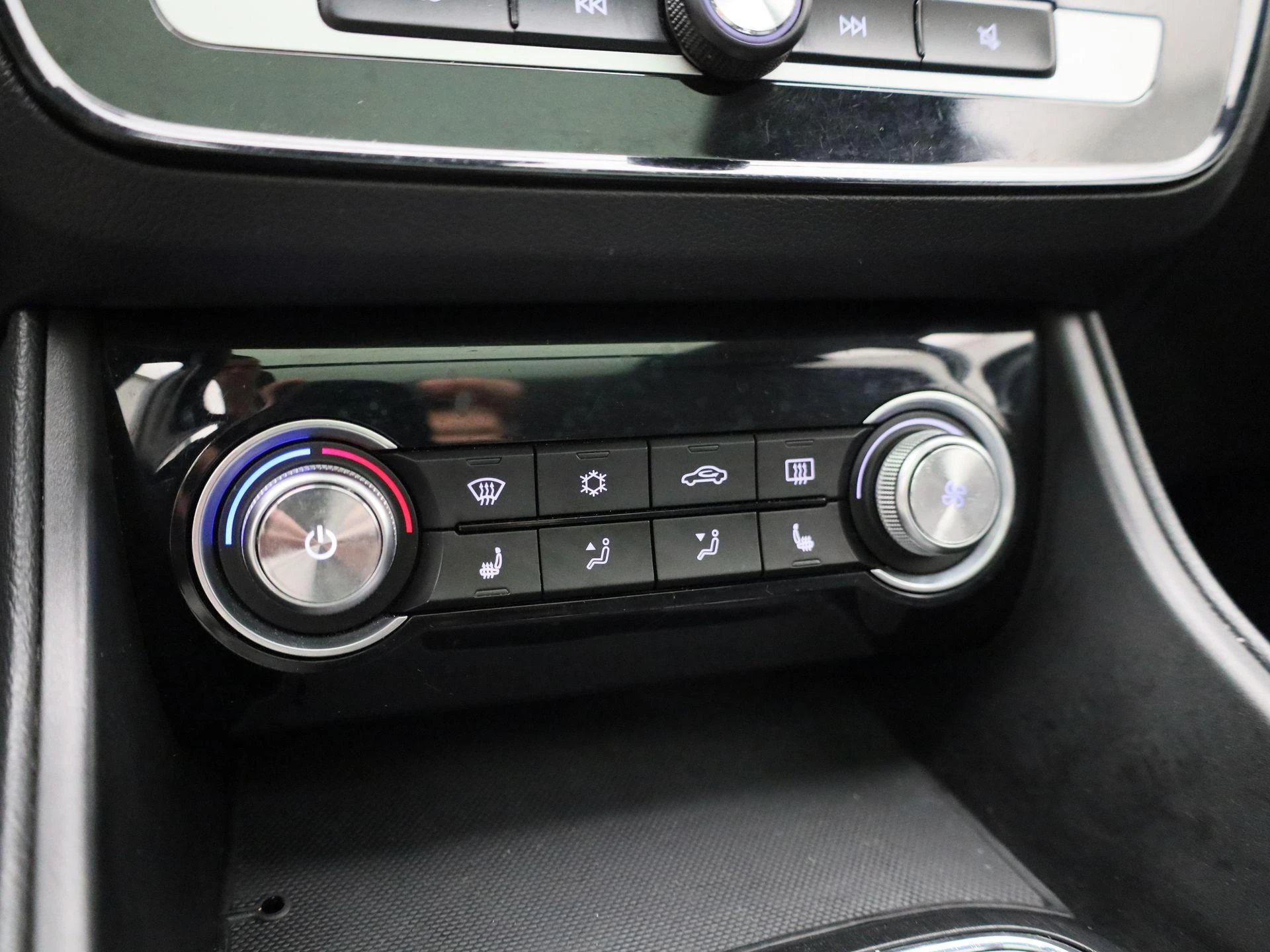 MG-ZS EV-image-19