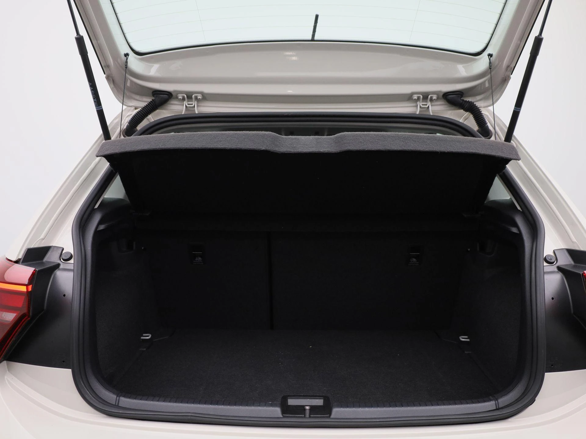 Volkswagen-Polo-image-14