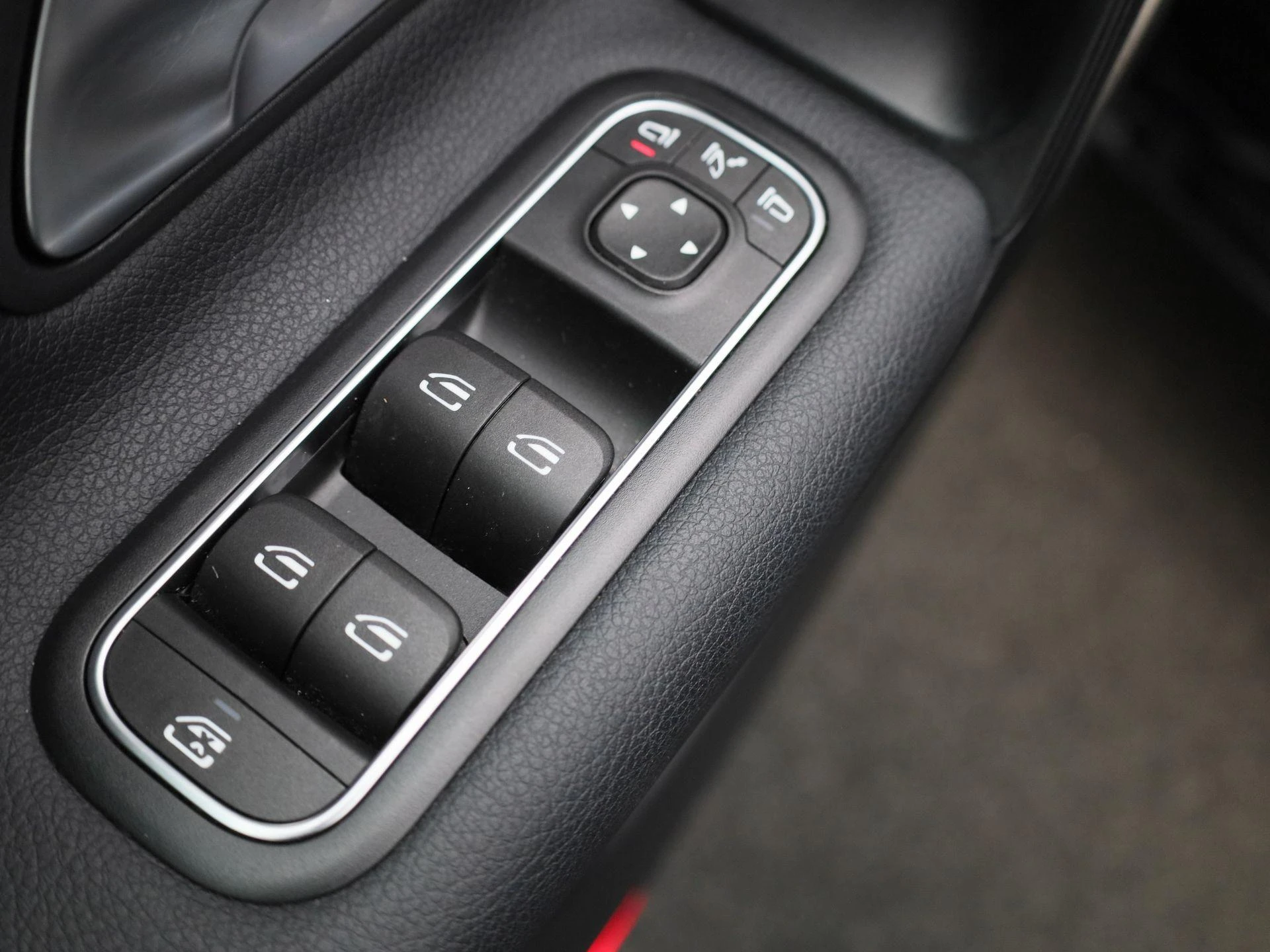 Mercedes-Benz-CLA-image-32