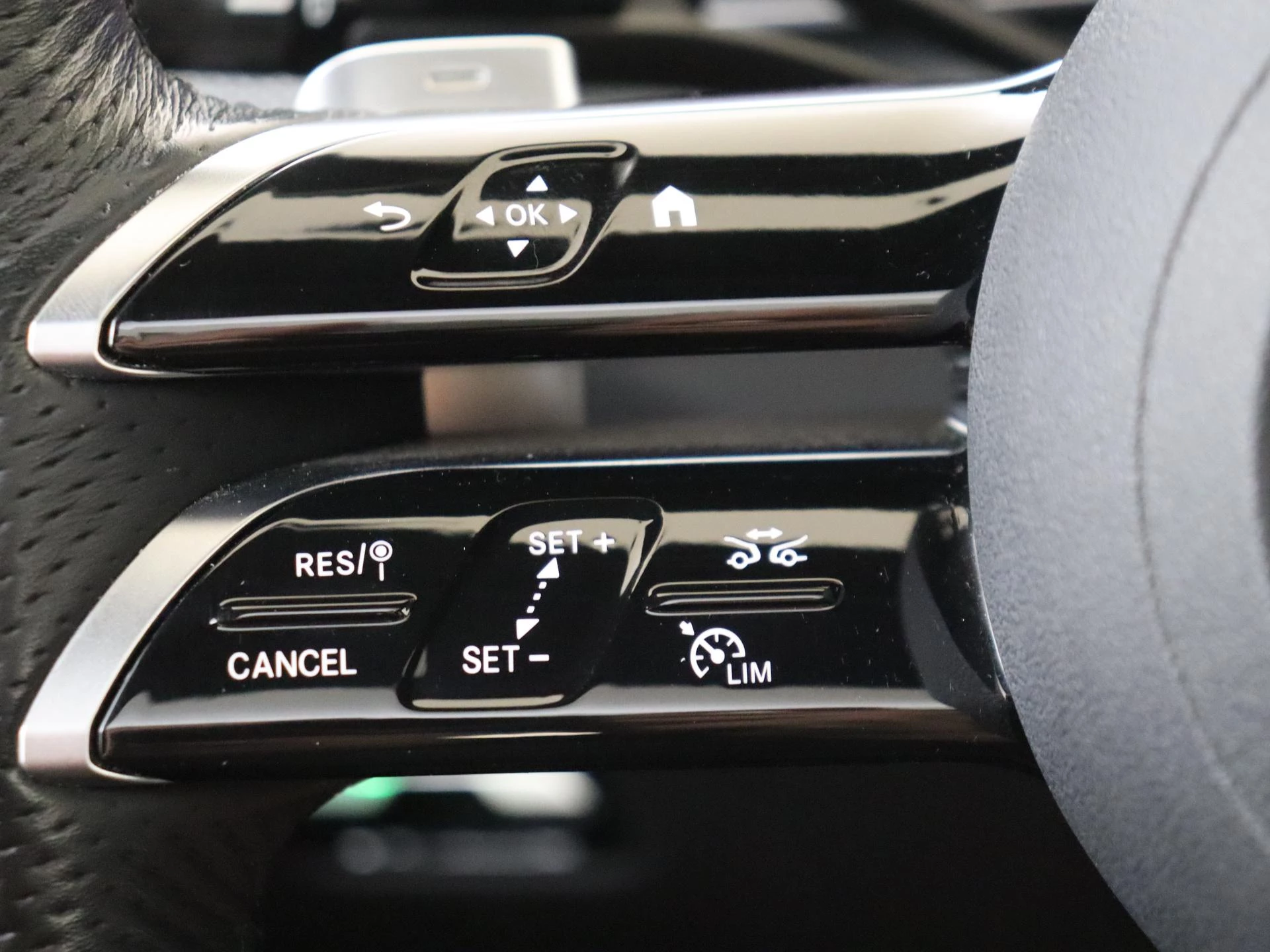 Mercedes-Benz-GLC-image-12