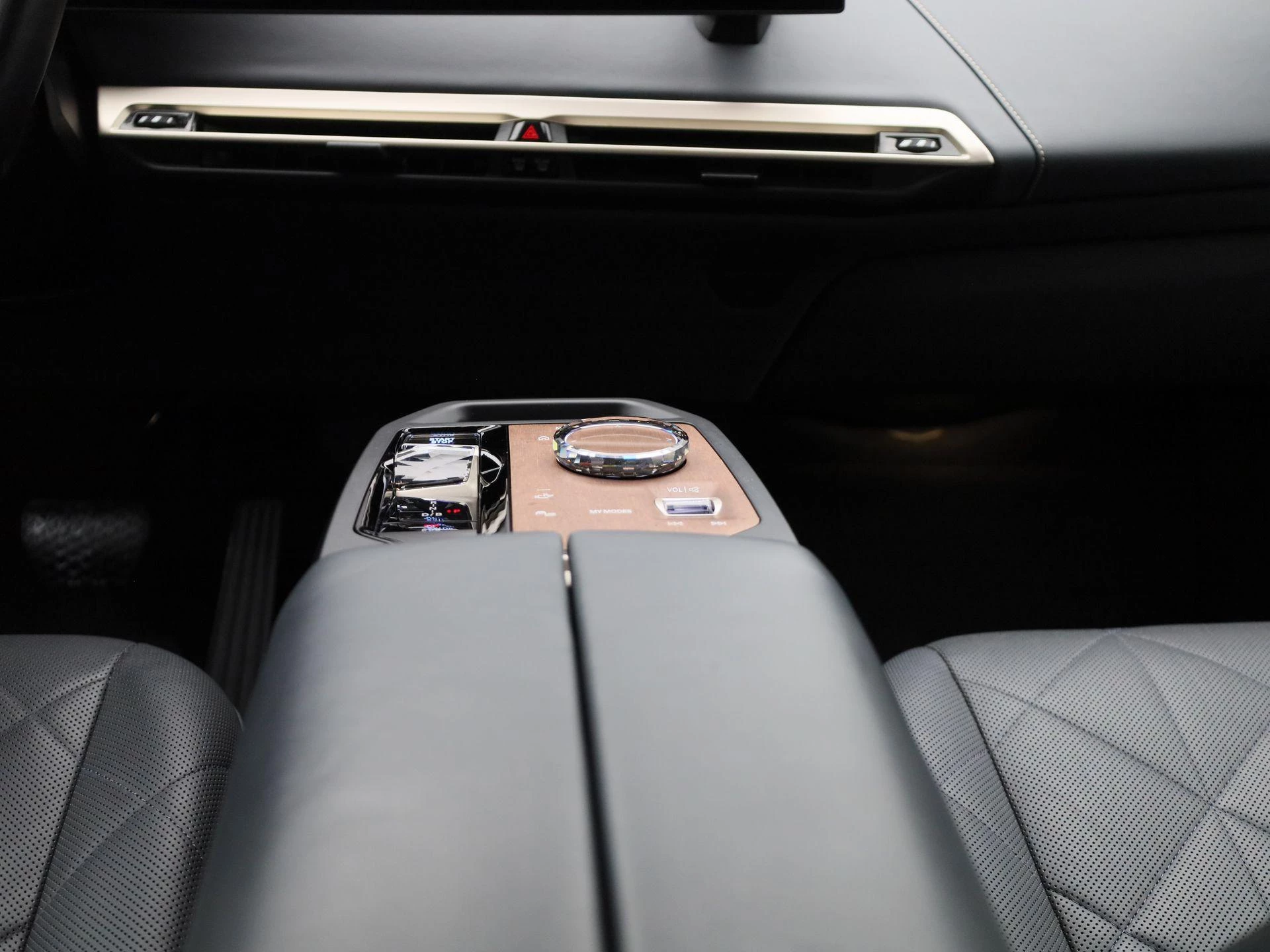 BMW-iX-image-8