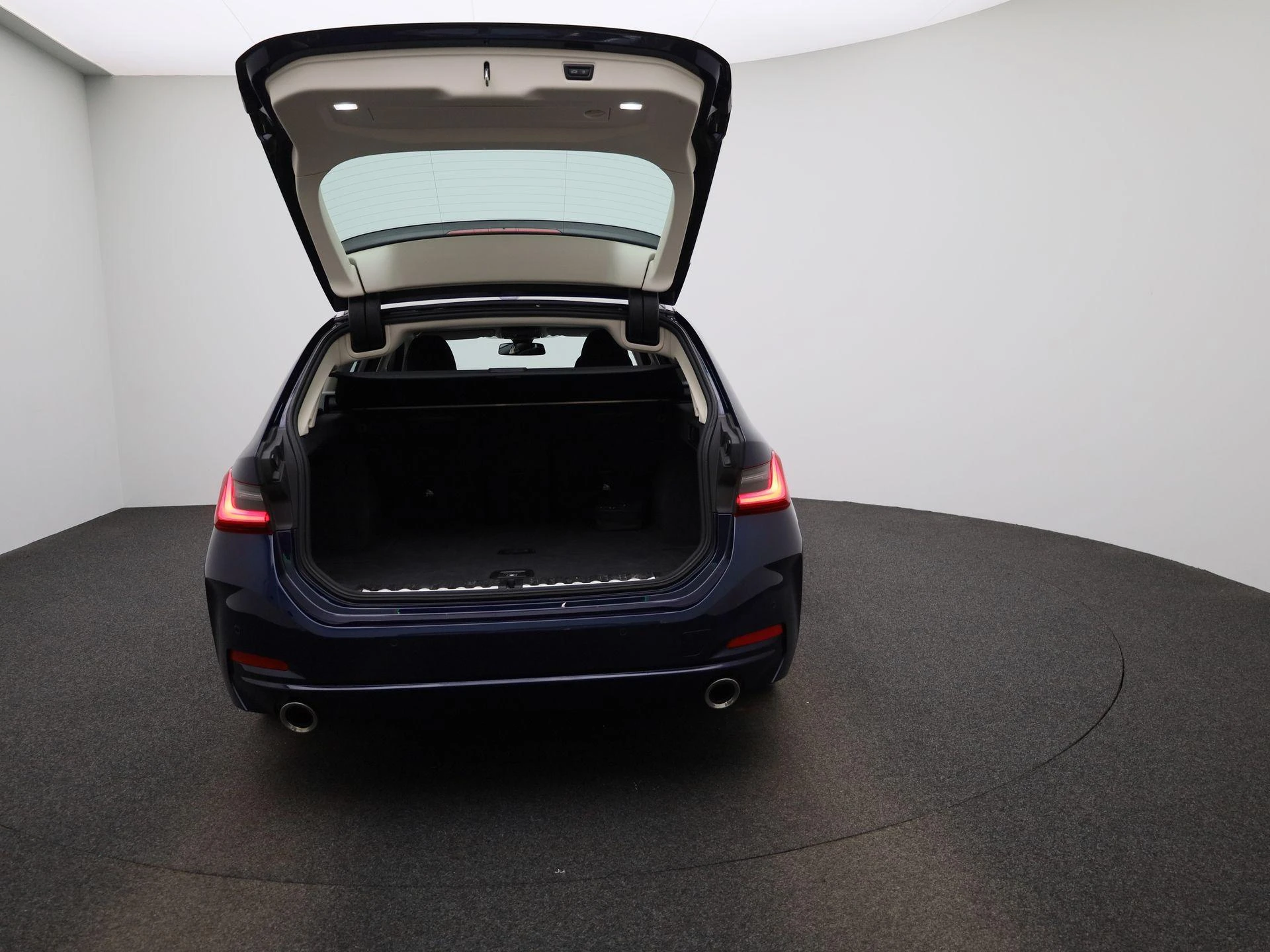 BMW-Série 3-image-10