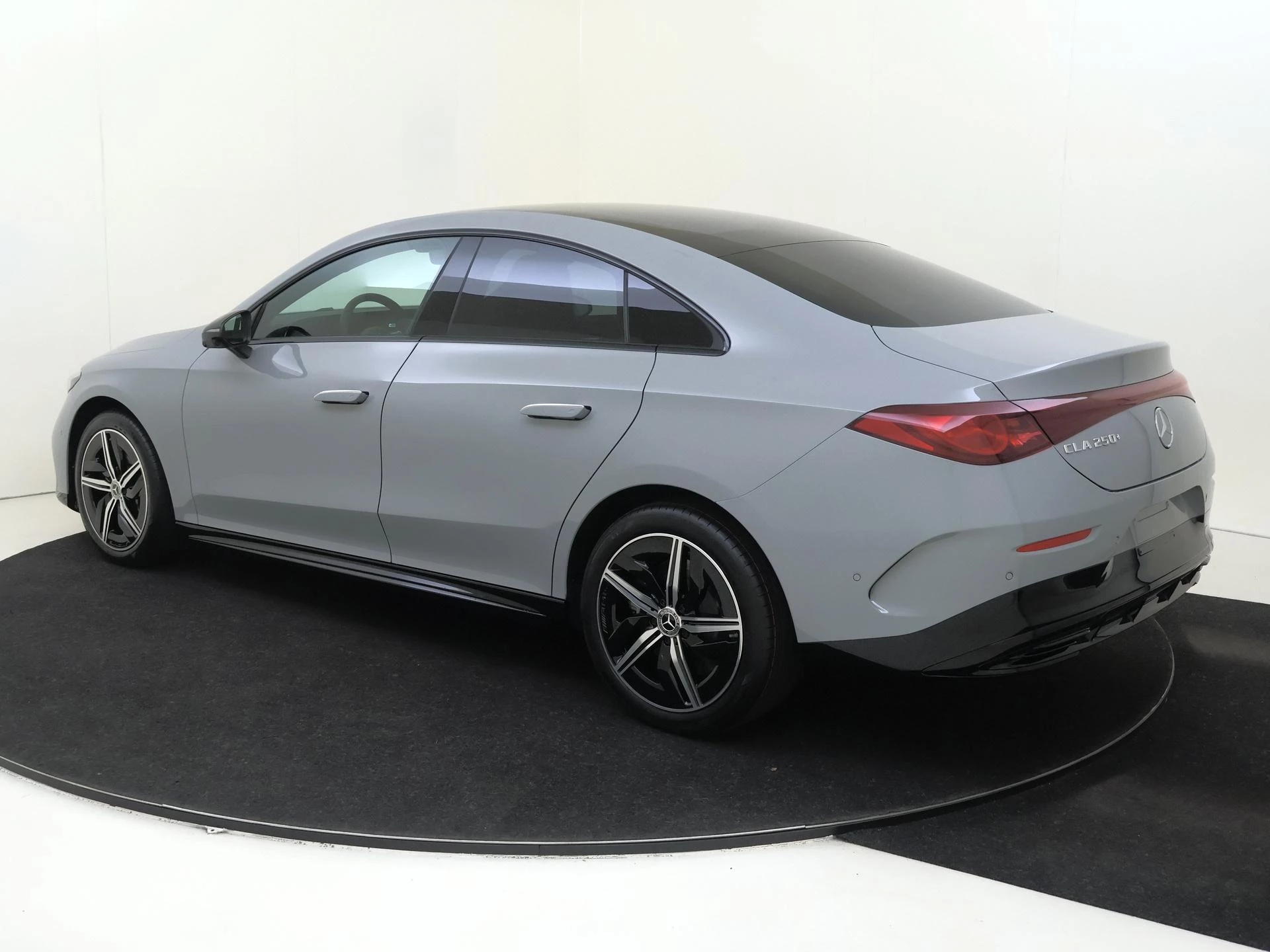 Mercedes-Benz-CLA-image-2
